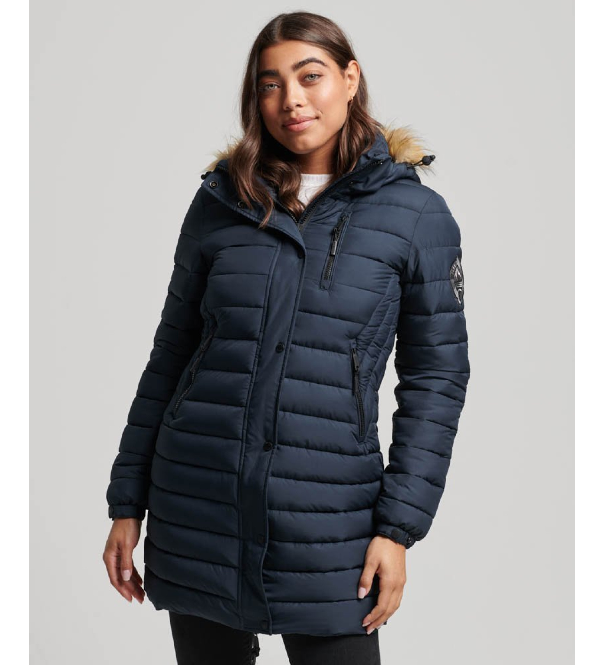 Superdry für Damen. W5011564A Fuji mittellanger Marineblauer Steppmantel mit Kapuze mittellanger Marineblauer Mantel (XS), Lässig, Nachhalti