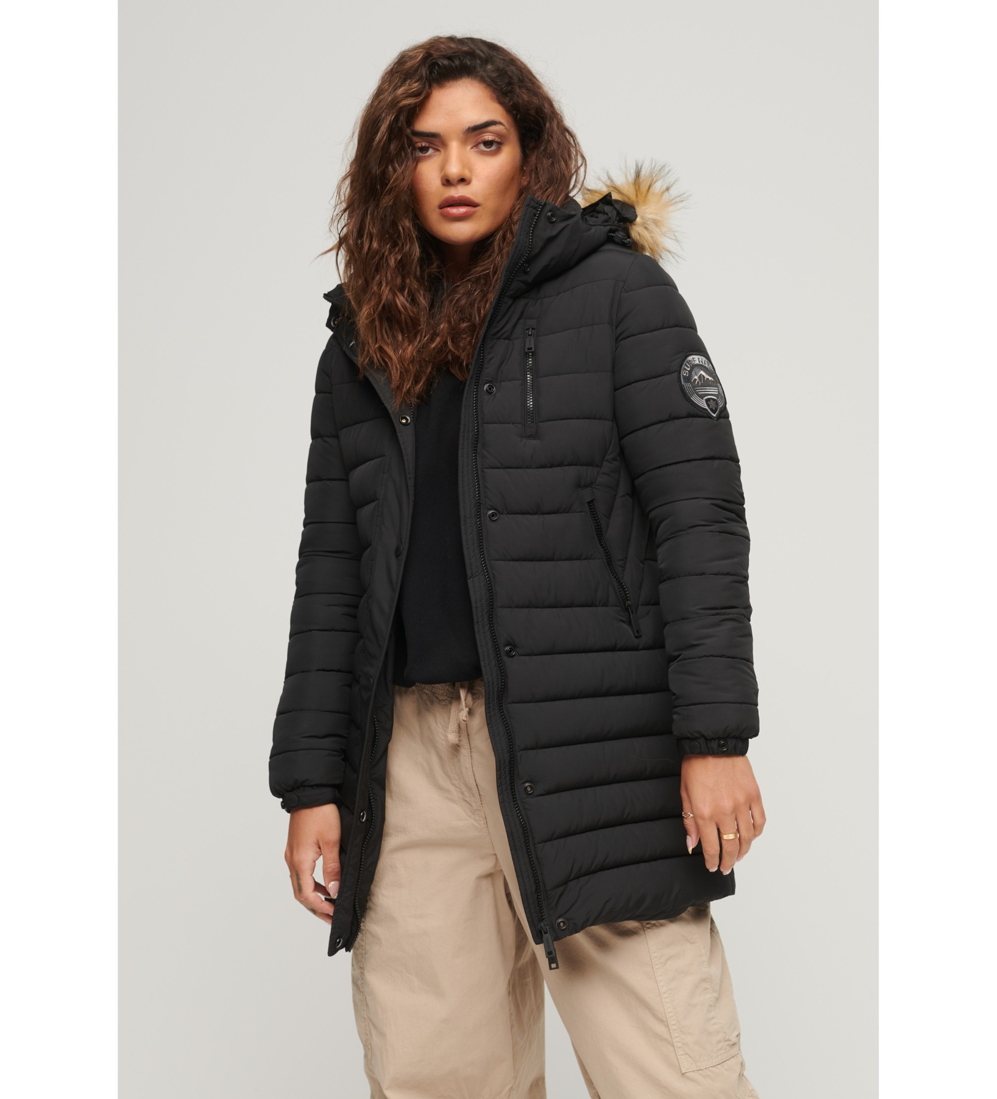 Superdry für Damen. W5011564A Fuji mittellanger Steppmantel mit Kapuze schwarz (S), Lässig, Polyester, Langarm