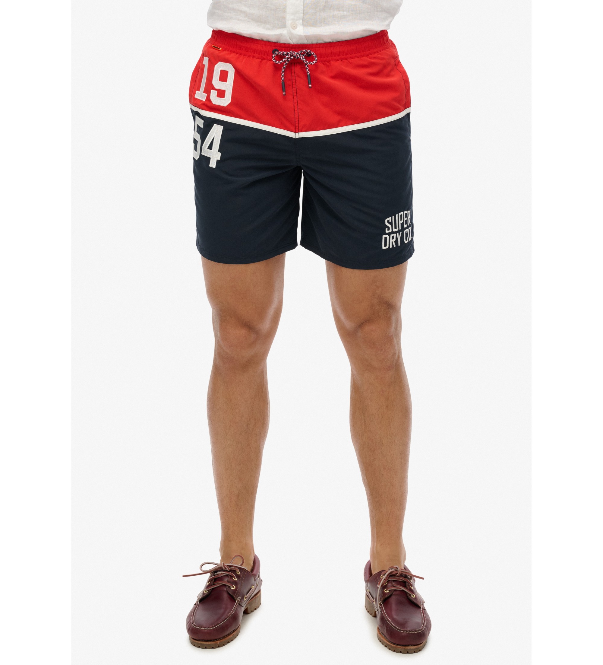 Superdry für Herren. M3010249A Badeanzug, 43,2 cm, mit nautischem Logo (S), Strandbekleidung, Recyceltes Polyester, Nachhaltig, Marine