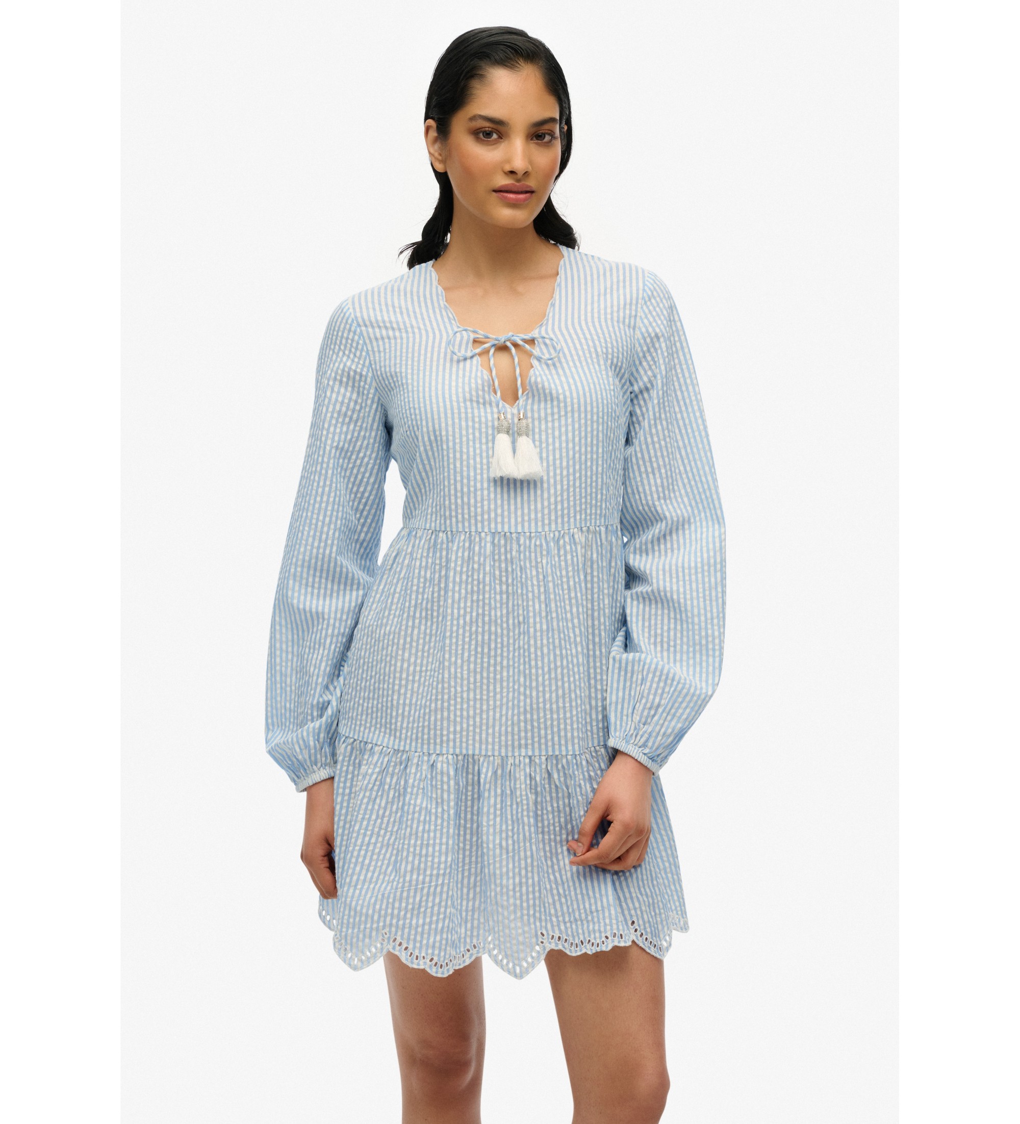 Superdry für Damen. W8011914A Gestuftes Minikleid mit blauer Stickerei (M), Lässig, Baumwolle, Langarm