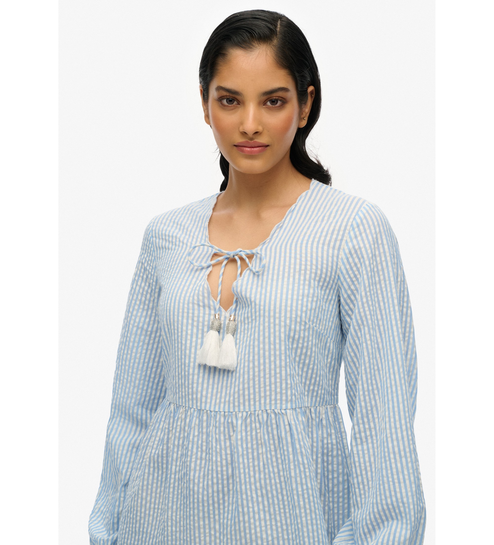Superdry für Damen. W8011914A Gestuftes Minikleid mit blauer Stickerei (XS), Lässig, Baumwolle, Langarm