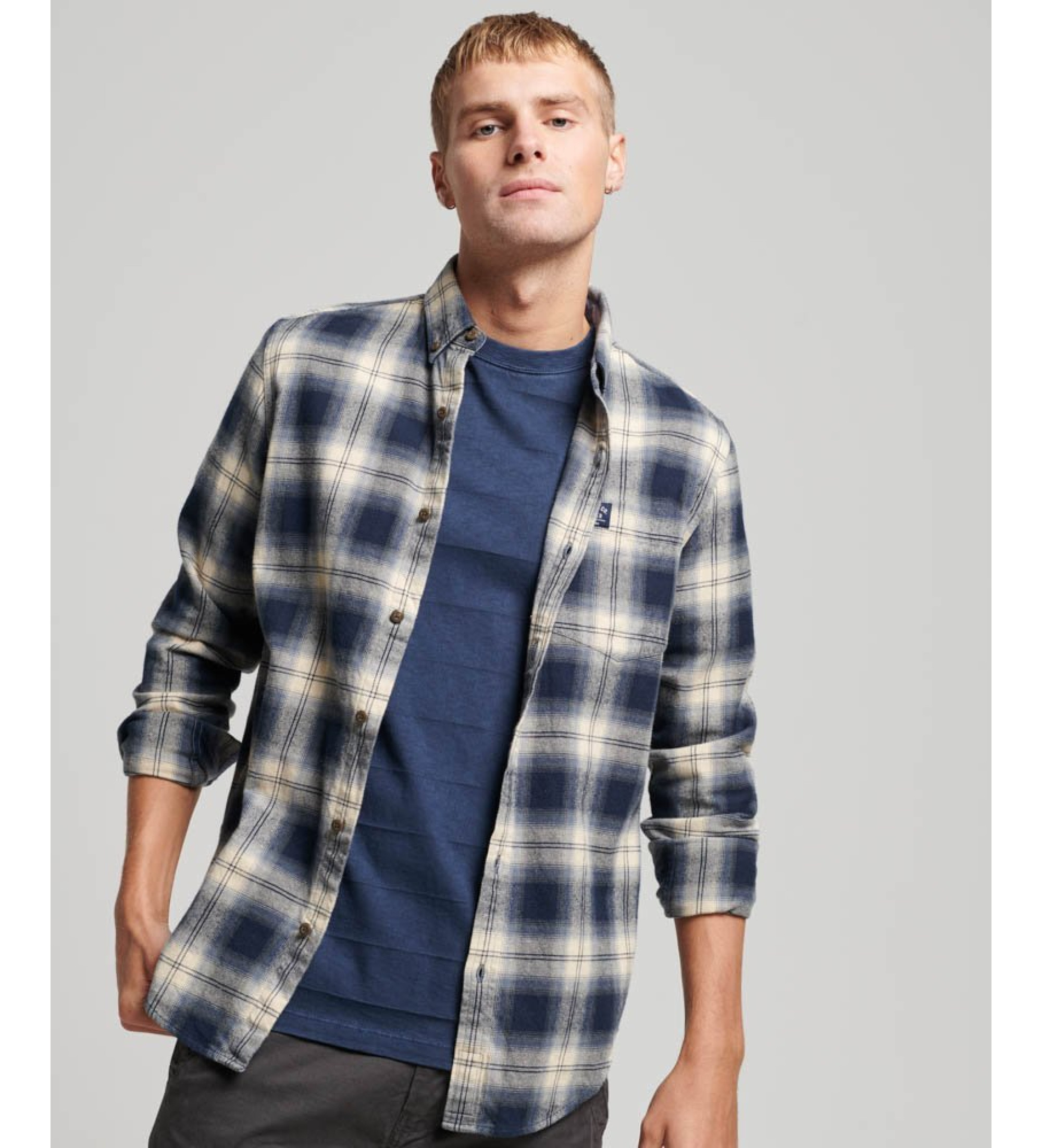 Superdry für Herren. M4010727A Holzfällerhemd aus Bio-Baumwolle mit marinefarbenem Karo (M), Lässig, Langarm, Nachhaltig