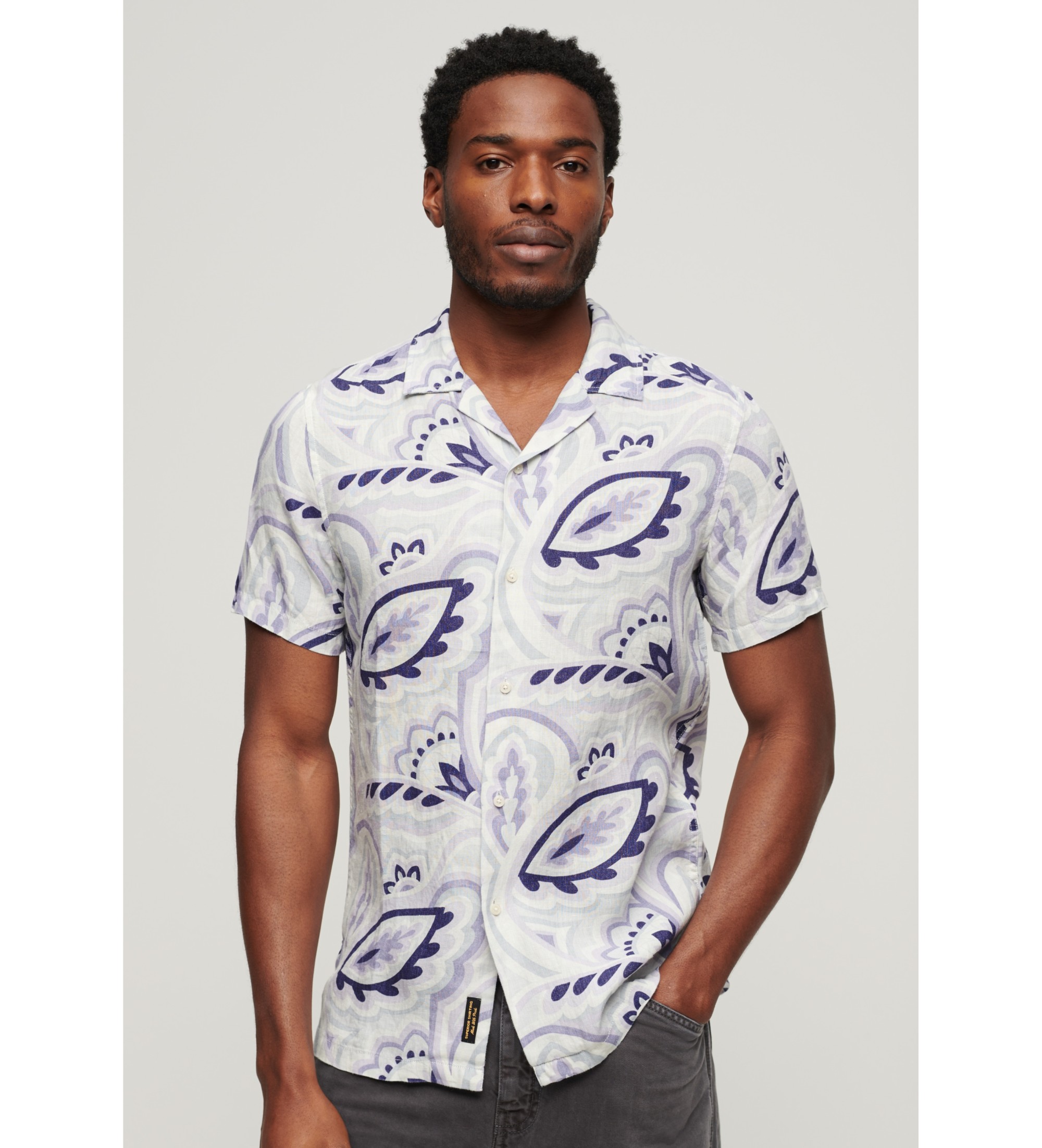 Superdry für Herren. M4010810A Weißes bedrucktes Leinenhemd (L), Lässig, Kurzarm