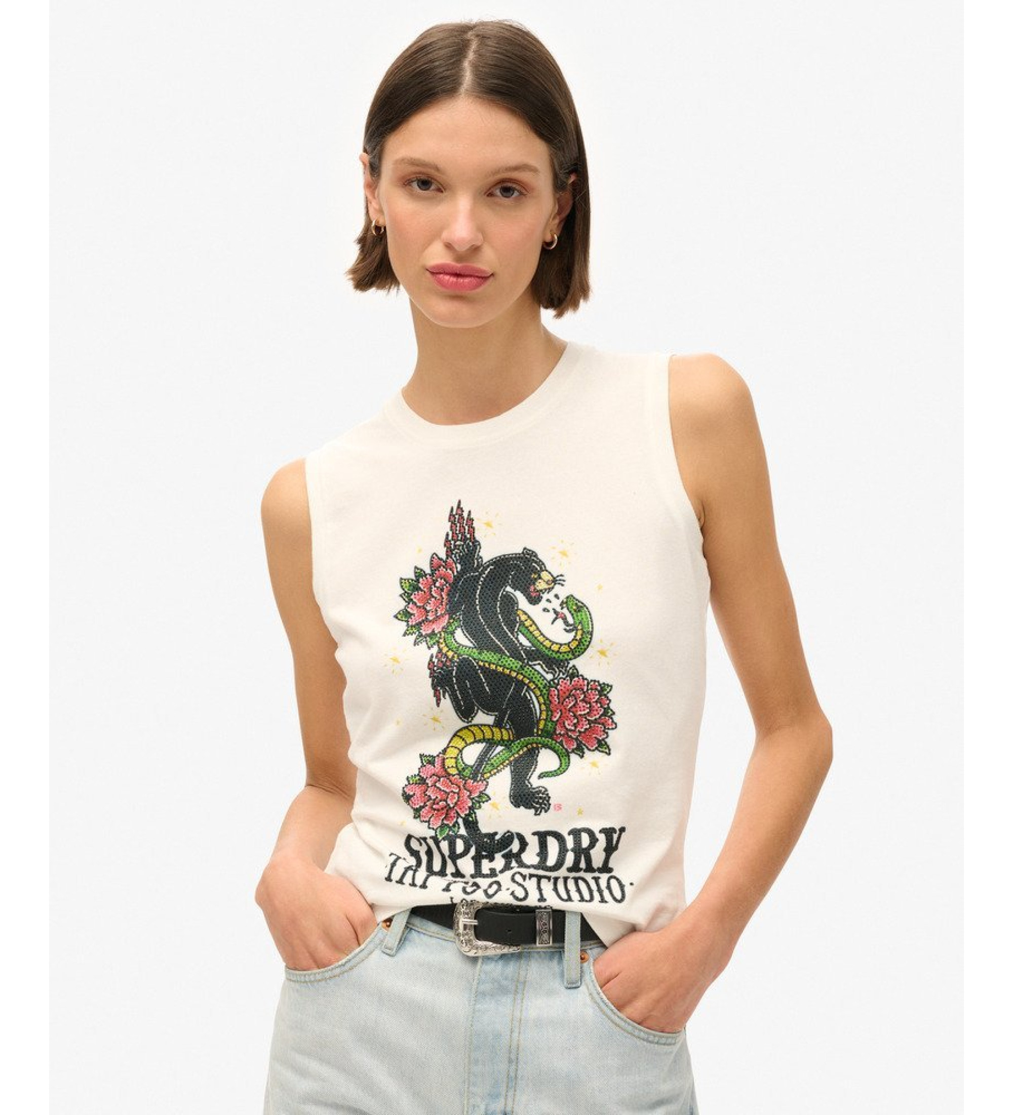 Superdry für Damen. W6011781A Ärmelloses T-Shirt mit Straßsteinen Tattoo weiß (S), Lässig, Baumwolle, Ärmellos / Hosenträger