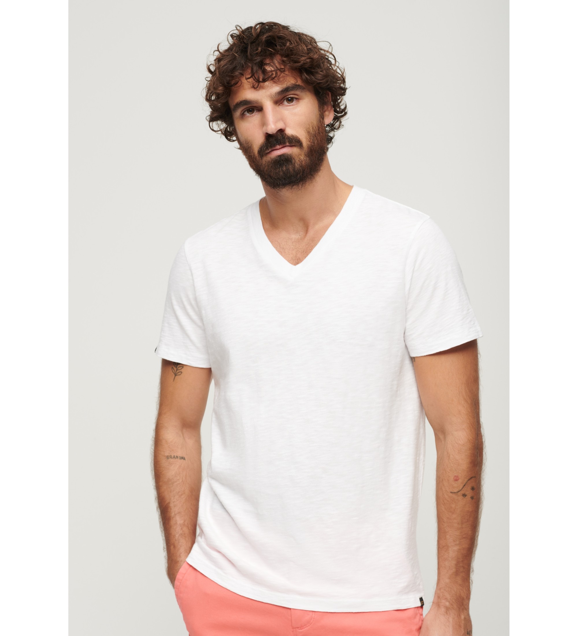 Superdry für Herren. M1011889A Geflammtes T-Shirt mit V-Ausschnitt, weiß (XL), Lässig, Baumwolle, Kurzarm