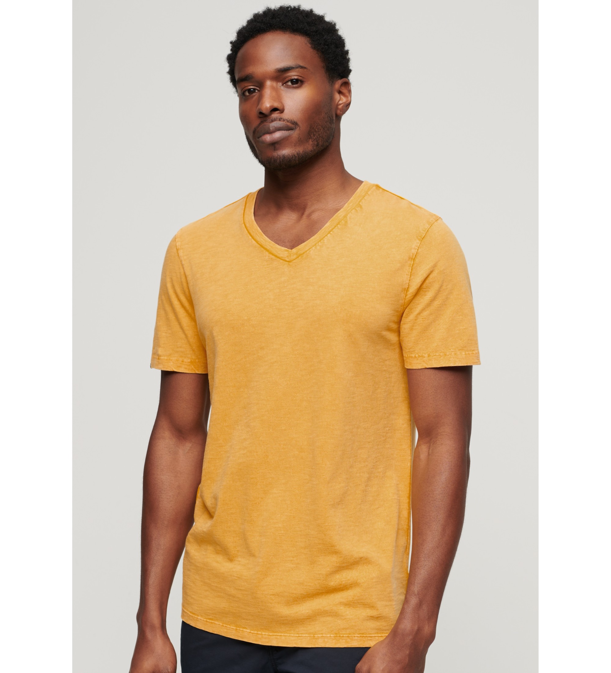 Superdry für Herren. M1011889A Geflammtes V-Ausschnitt-T-Shirt gelb (L), Lässig, Baumwolle, Kurzarm