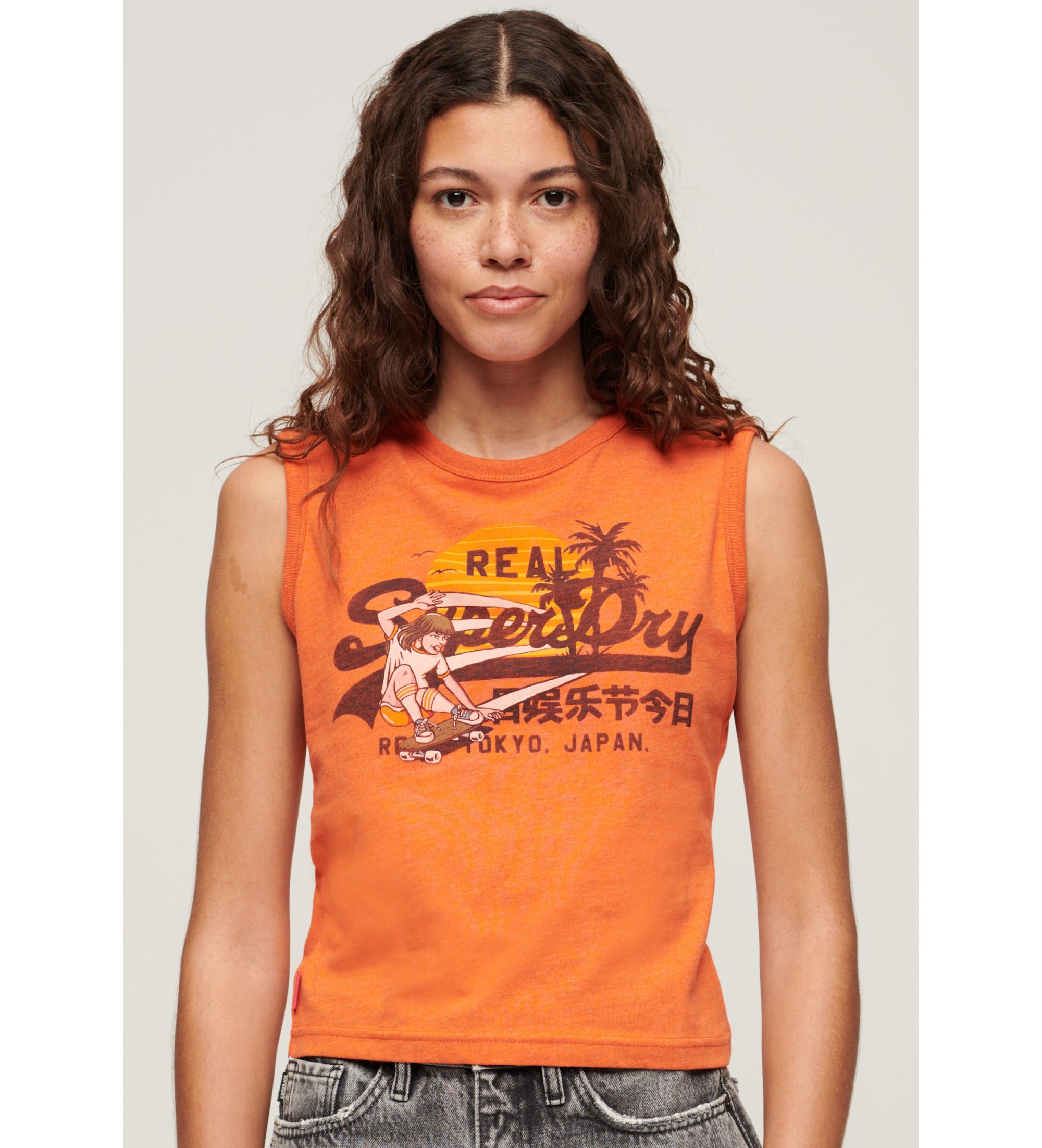 Superdry für Damen. W6011884A Tailliertes T-Shirt mit orangefarbenem LA Vintage-Logo (XS), Lässig, Baumwolle, Ärmellos / Hosenträger