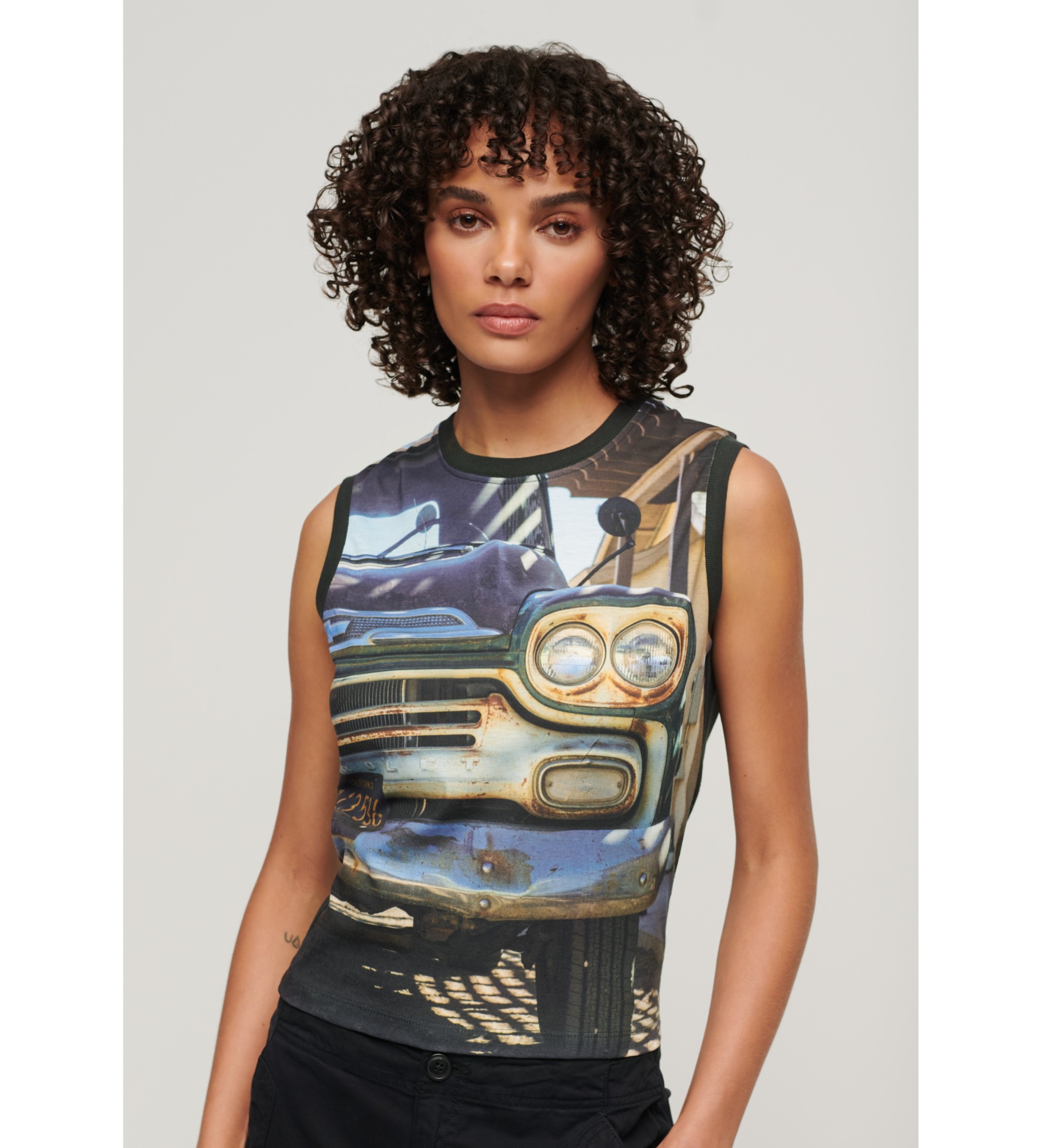 Superdry für Damen. W6011959A Tank-Top mit schwarzem Unterdruck (M), Lässig, Baumwolle, Ärmellos / Hosenträger