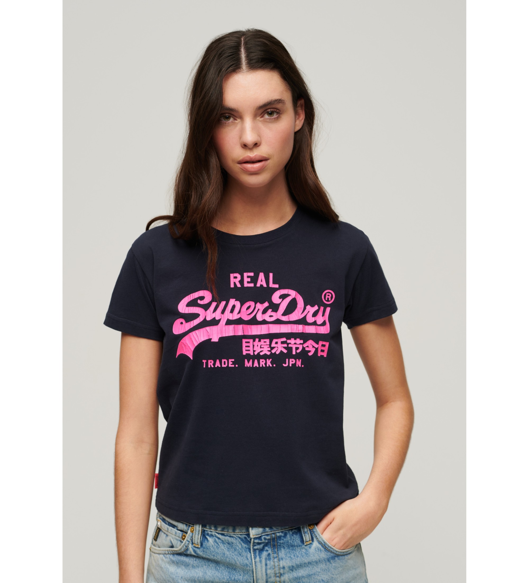 Superdry für Damen. W1011410A Neongrafik-T-Shirt mit schmaler Passform schwarz (M), Lässig, Baumwolle, Kurzarm