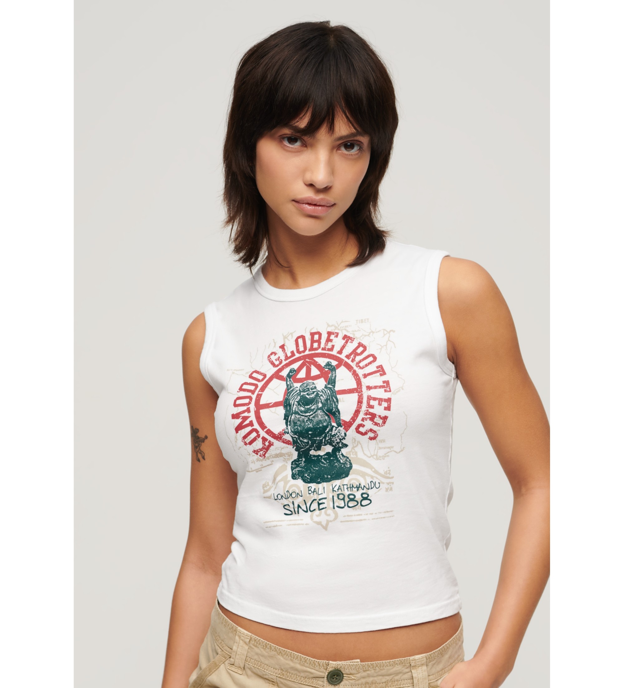 Superdry für Damen. W6011978A Komodo Globe Trotter ärmelloses T-shirt weiß (L), Lässig, Ärmellos / Hosenträger, Bio-Baumwolle, Nachhaltig