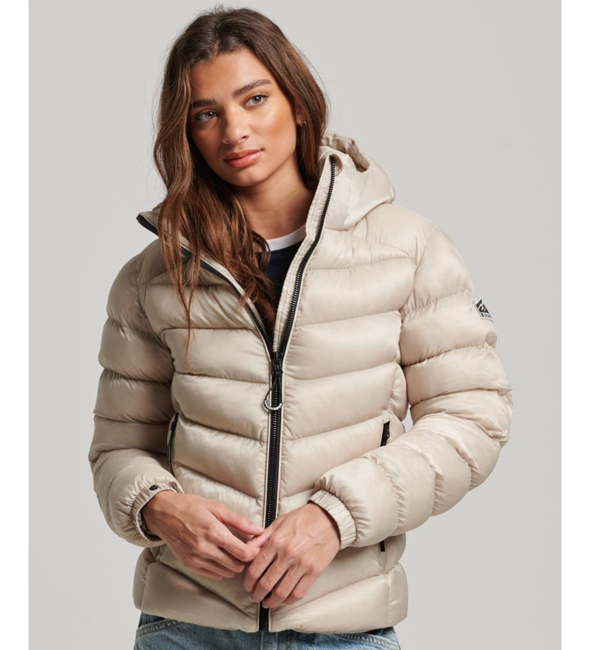 Superdry für Damen. W5011593A Fuji beige Kapuzen-Steppjacke mit Kapuze (S), Lässig, Polyester