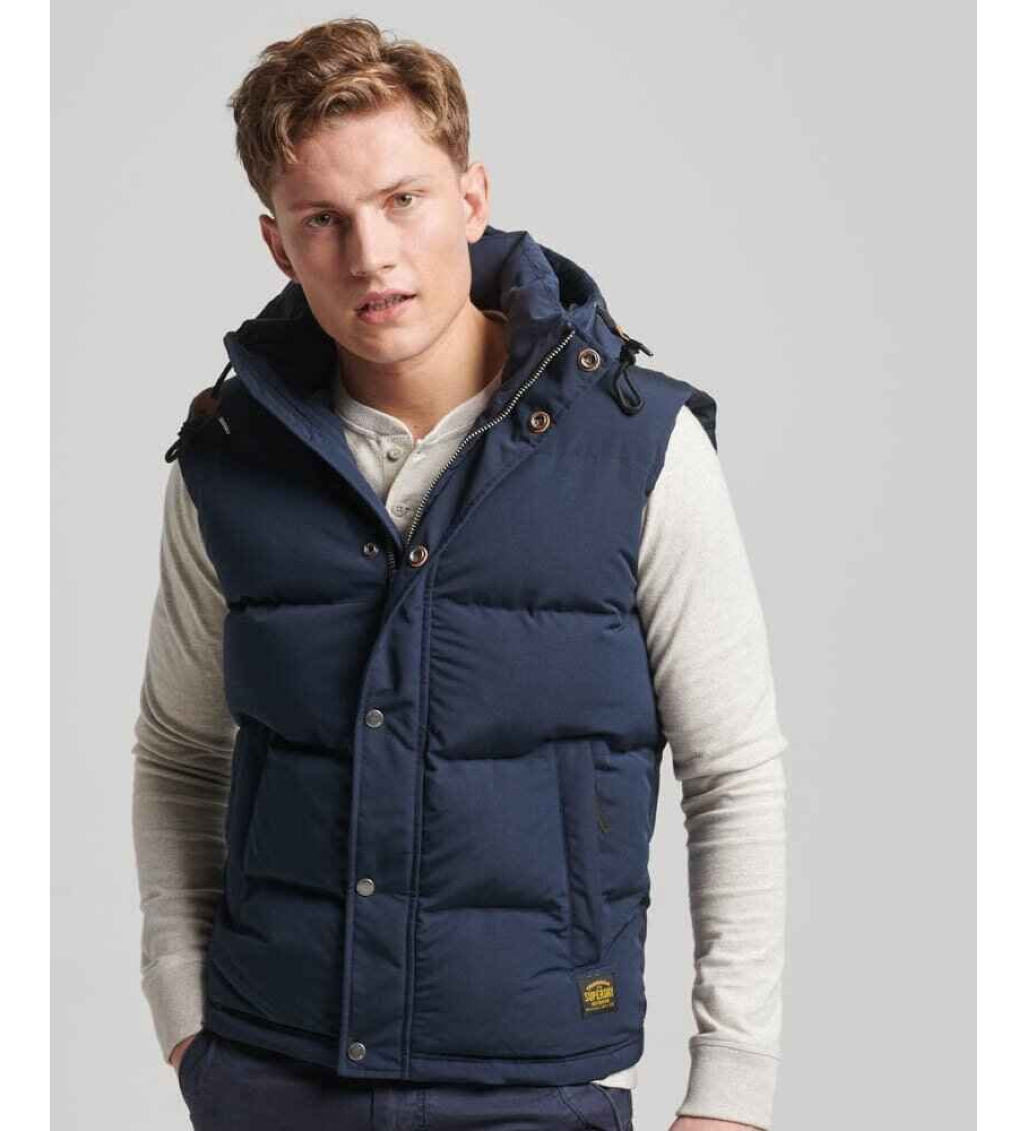 Superdry für Herren. M5011708A Gesteppte Kapuzenweste Everest navy (M), Lässig, Nachhaltig, Recyceltes Nylon, Marine