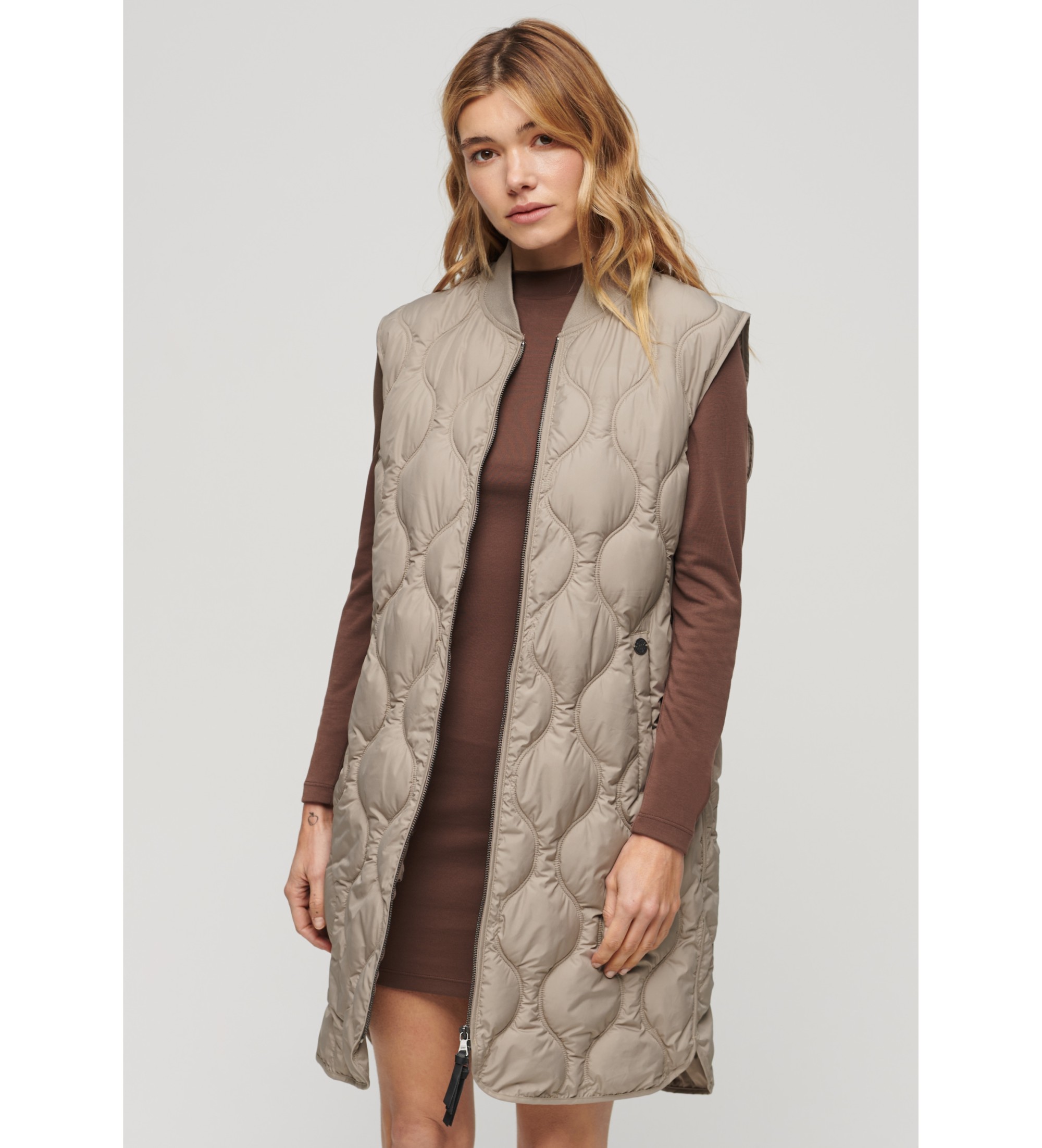 Superdry für Damen. W5011659A Lange Weste mit Futter von Studios in Beige (S), Lässig, Recyceltes Polyester