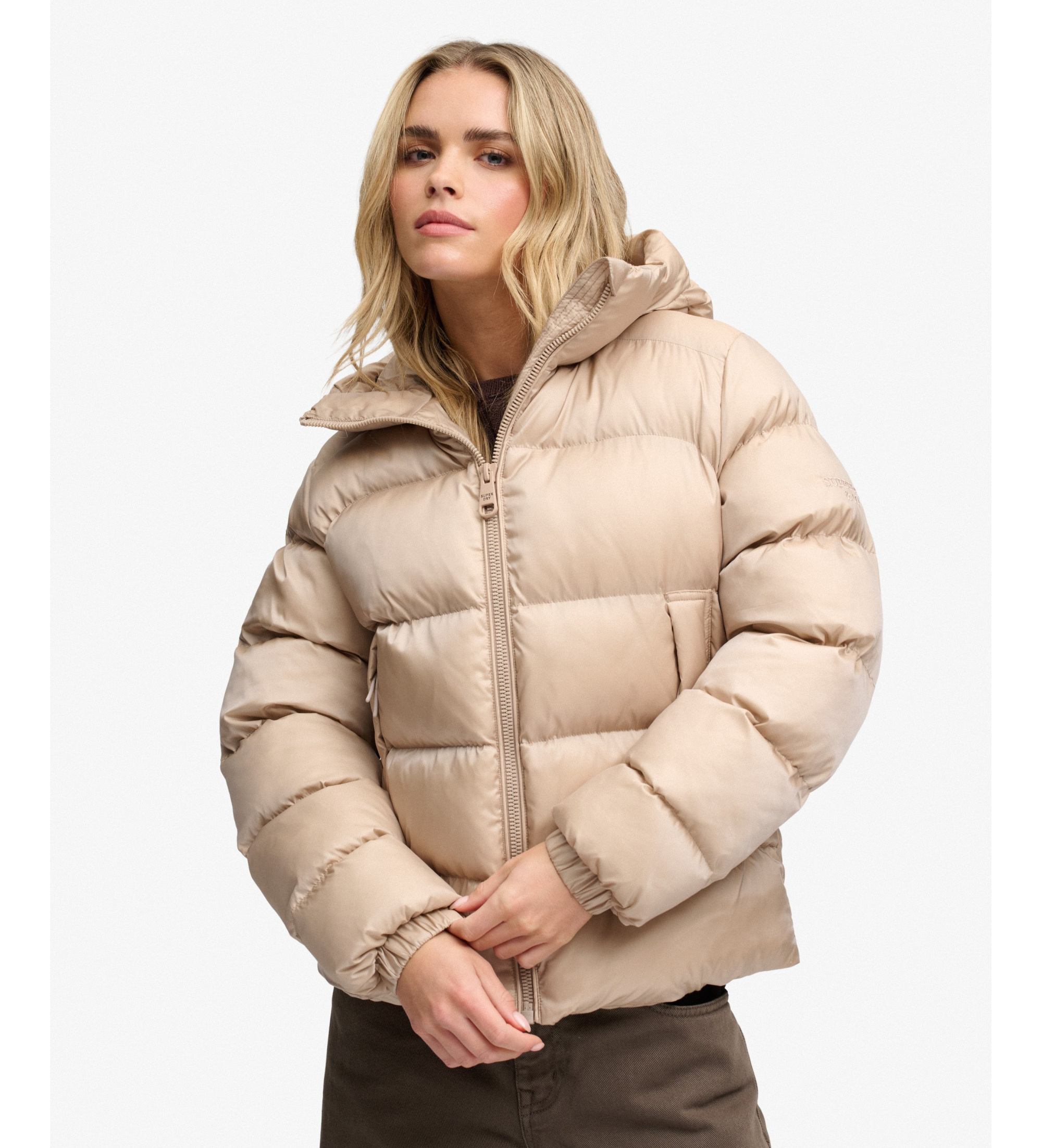 Superdry für Damen. W5012187A Glänzende Steppjacke mit Kapuze beige (XS), Lässig, Polyester