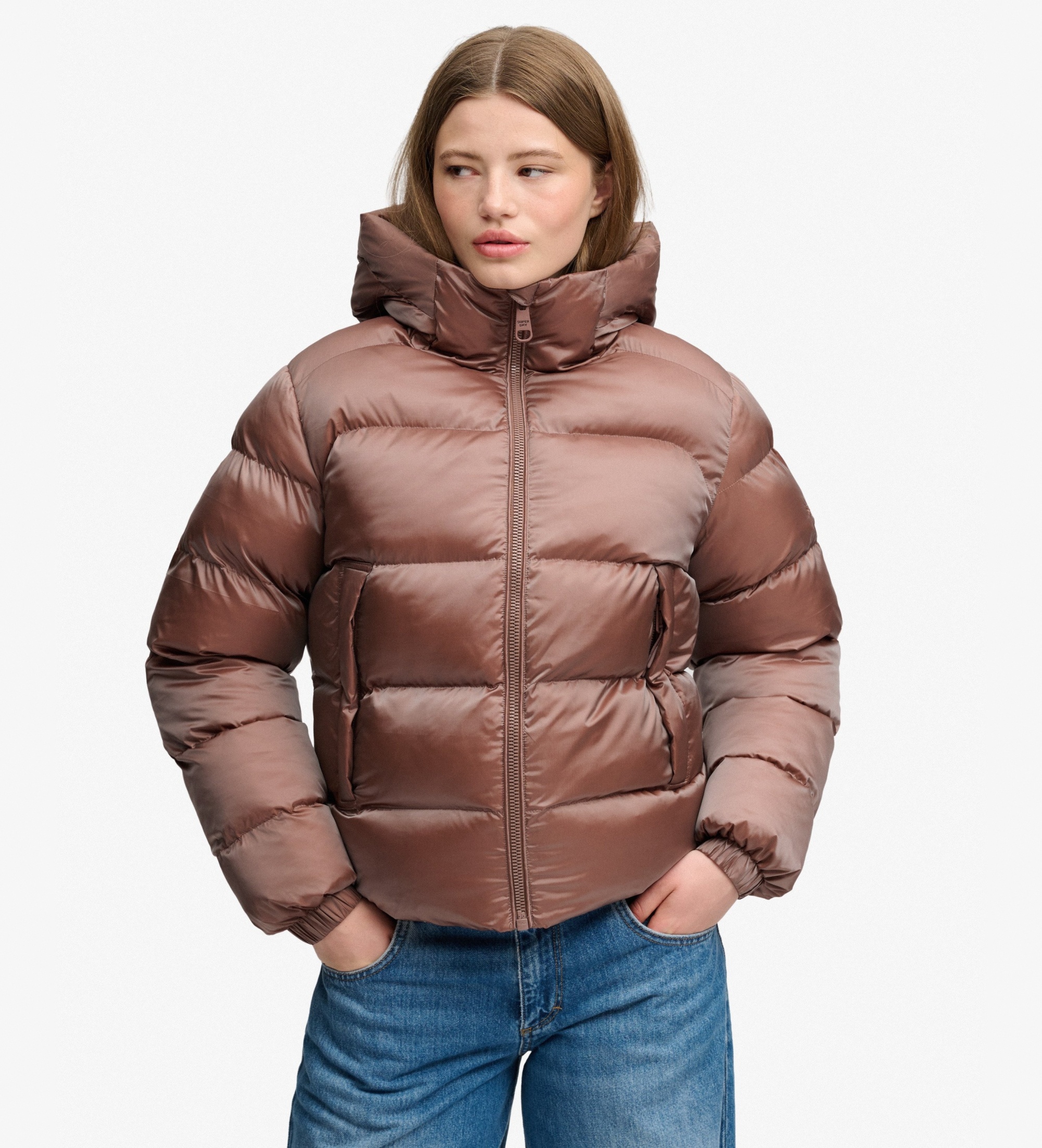 Superdryvoor vrouwen. W5012187A Glanzende Gewatteerde Jas met Capuchon bruin (M), Casual, Polyester