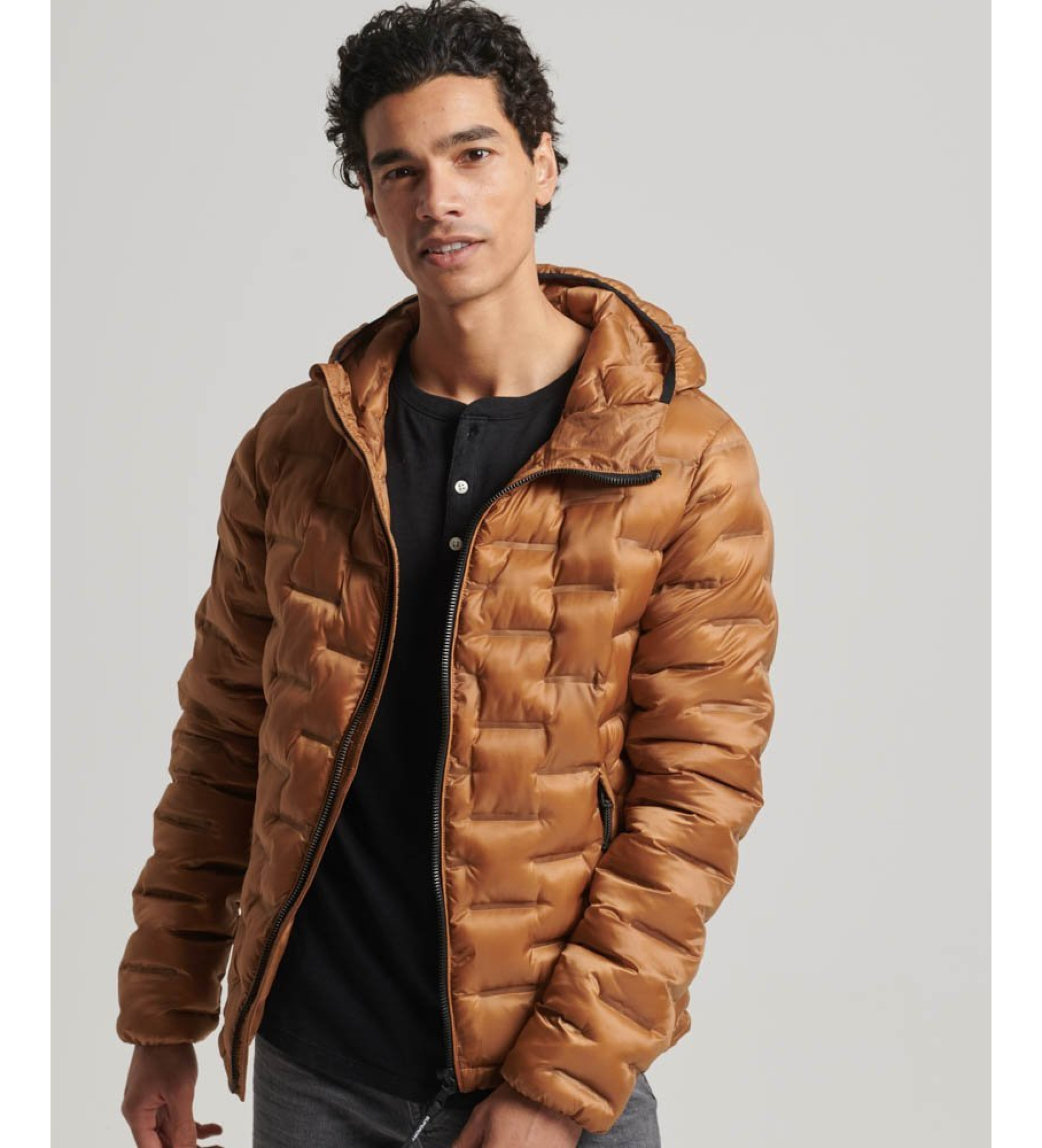 Superdry für Herren. M5011811A Braune kurze Steppjacke (M), Lässig, Polyester