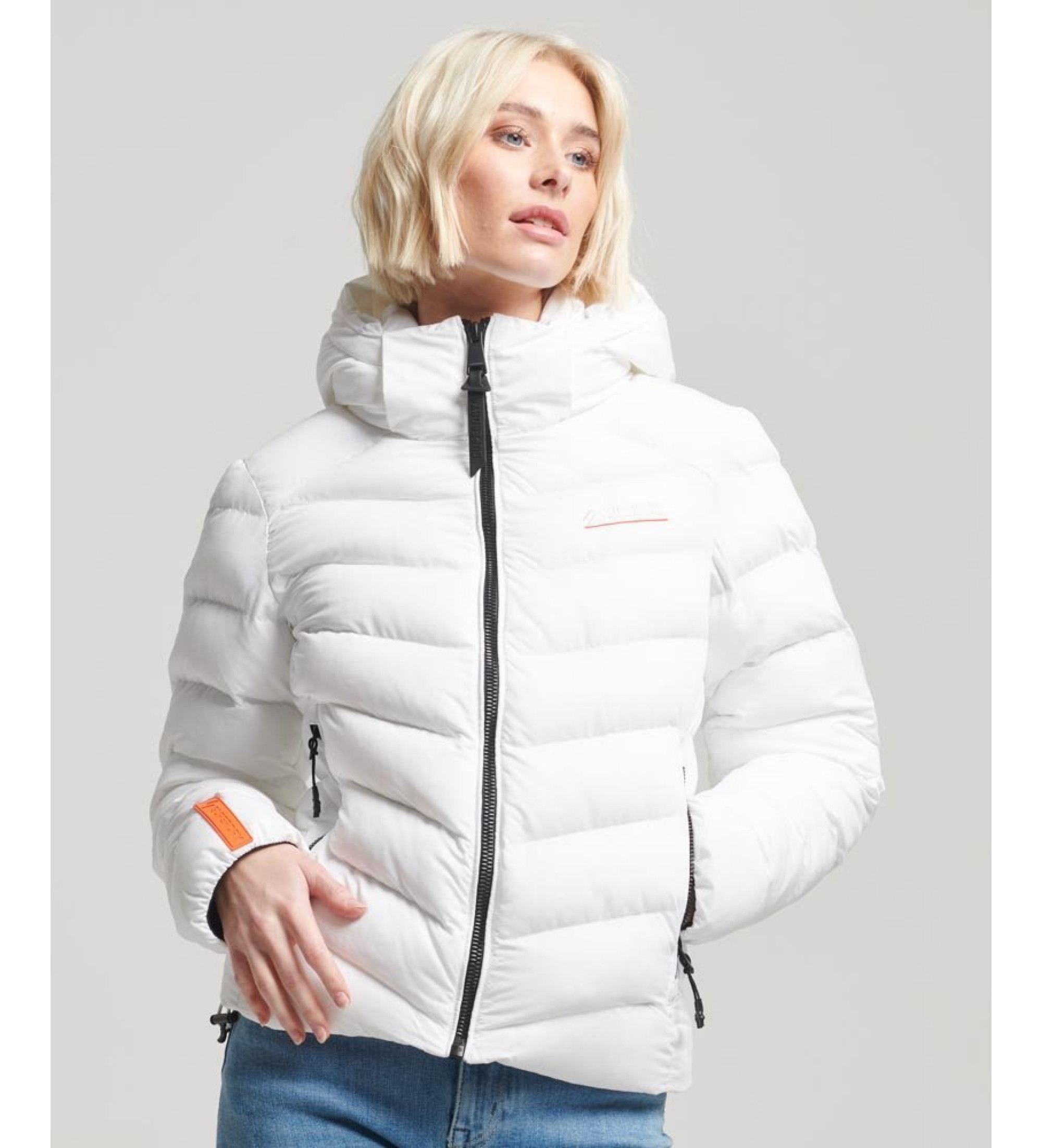 Superdry für Damen. W5011594A Steppjacke mit Kapuze aus Mikrofaser weiß (XS), Lässig, Recyceltes Polyester, Nachhaltig