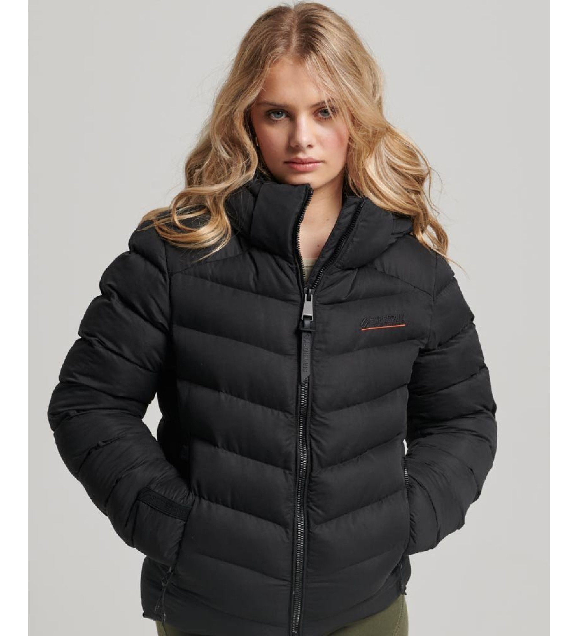 Superdry für Damen. W5011594A Steppjacke aus Mikrofaser mit Kapuze (XL), Schwarz, Lässig, Recyceltes Polyester, Nachhaltig