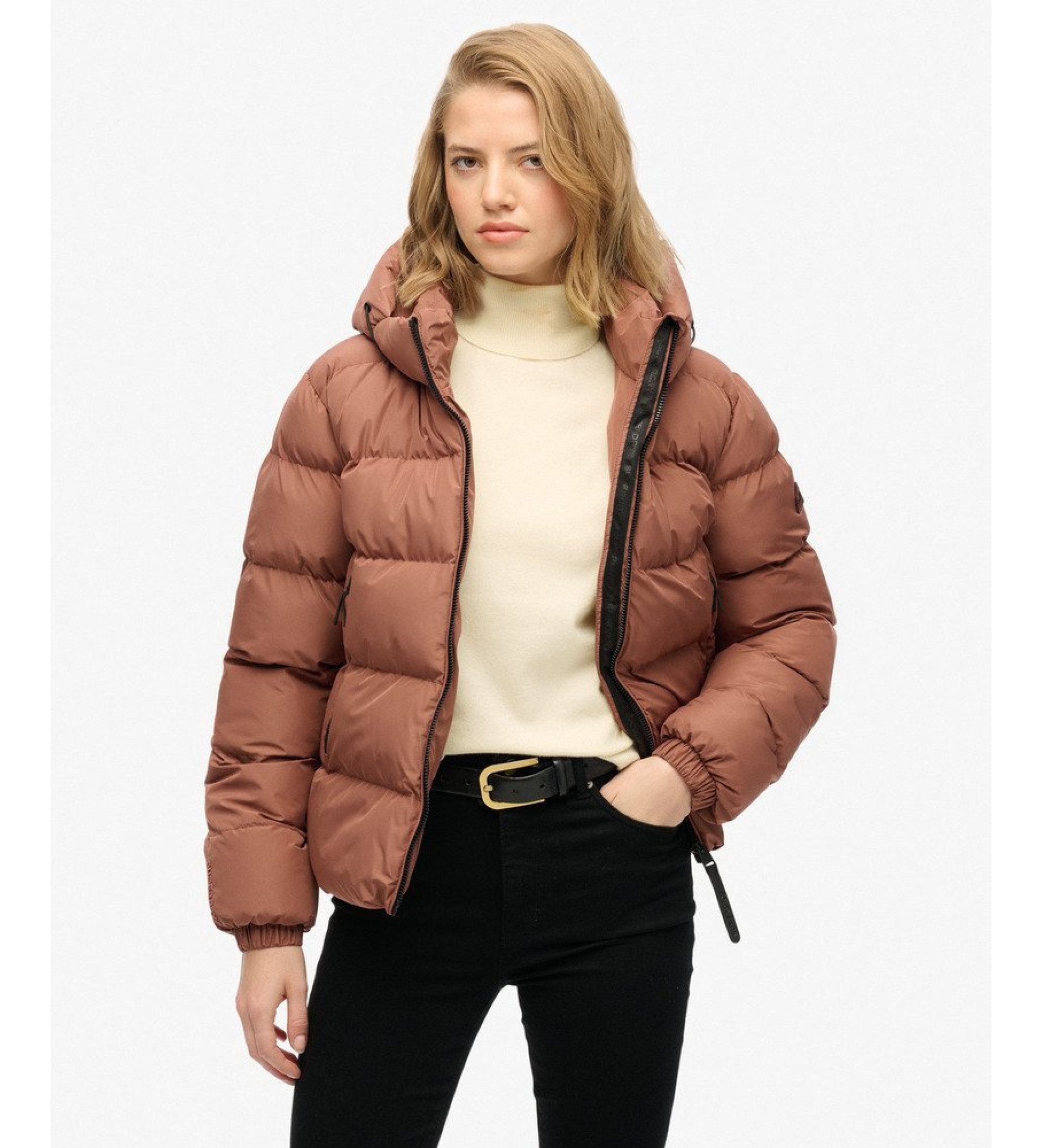 Superdry für Damen. W5011996A Sportliche Steppjacke mit nackter Kapuze (XS), Braun, Lässig, Recyceltes Polyester