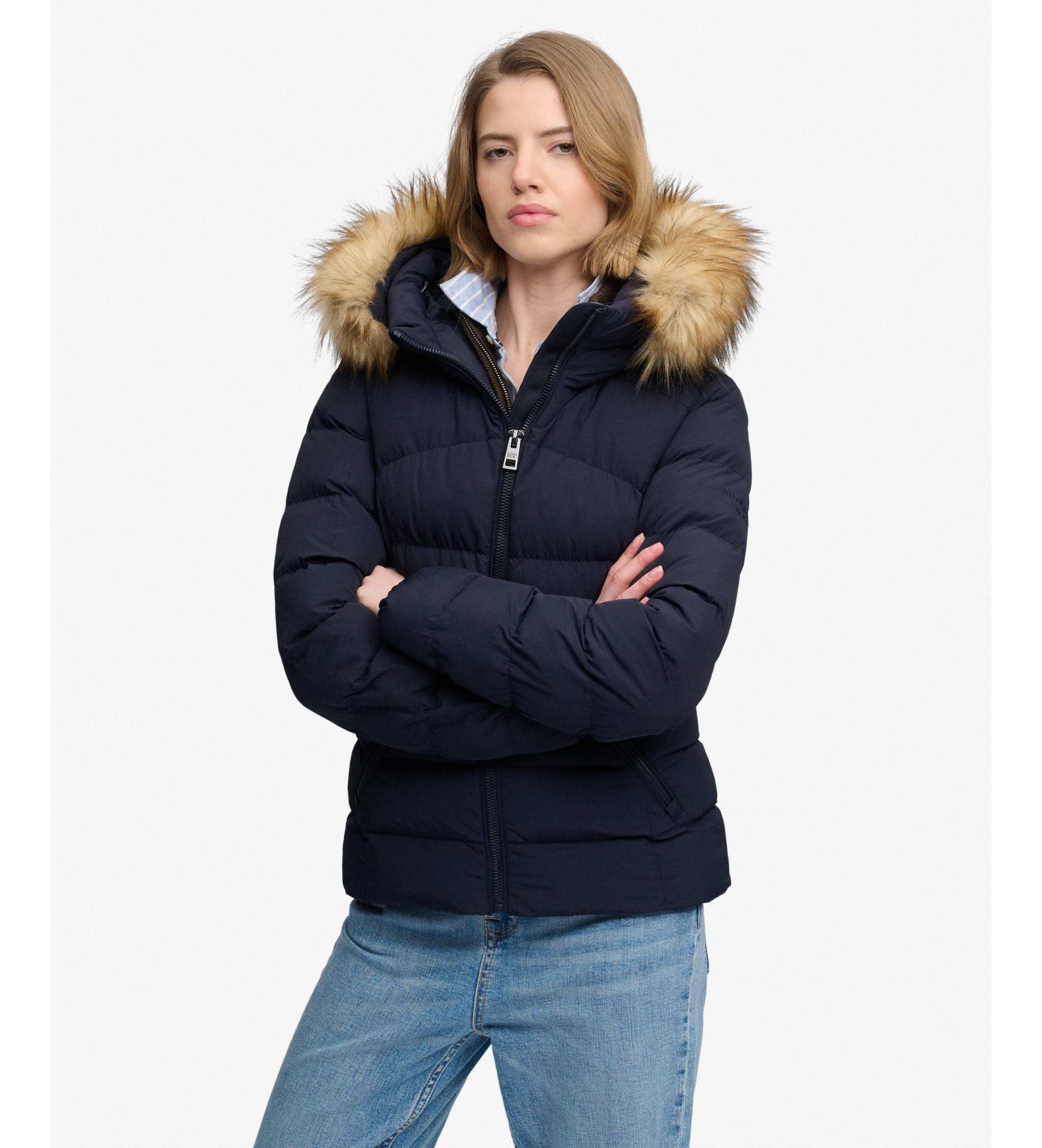 Superdry für Damen. W5012184A Wattierte Fuji-Jacke mit Kunstfell und Kapuze marineblau (S), Lässig, Polyester