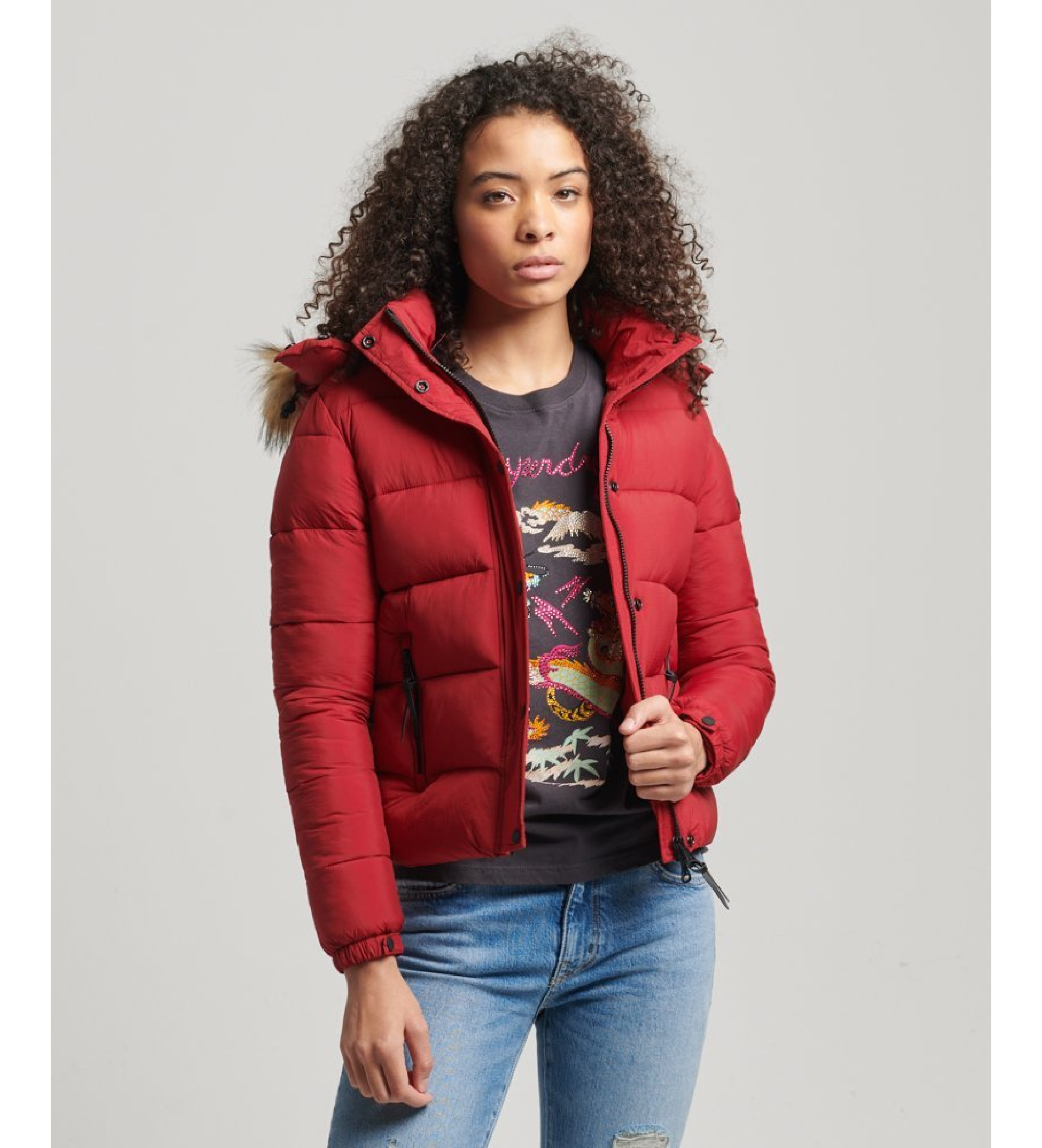 Superdry für Damen. W5011178A Kurze halblange Jacke mit Kapuze rot (L), Lässig, Nylon