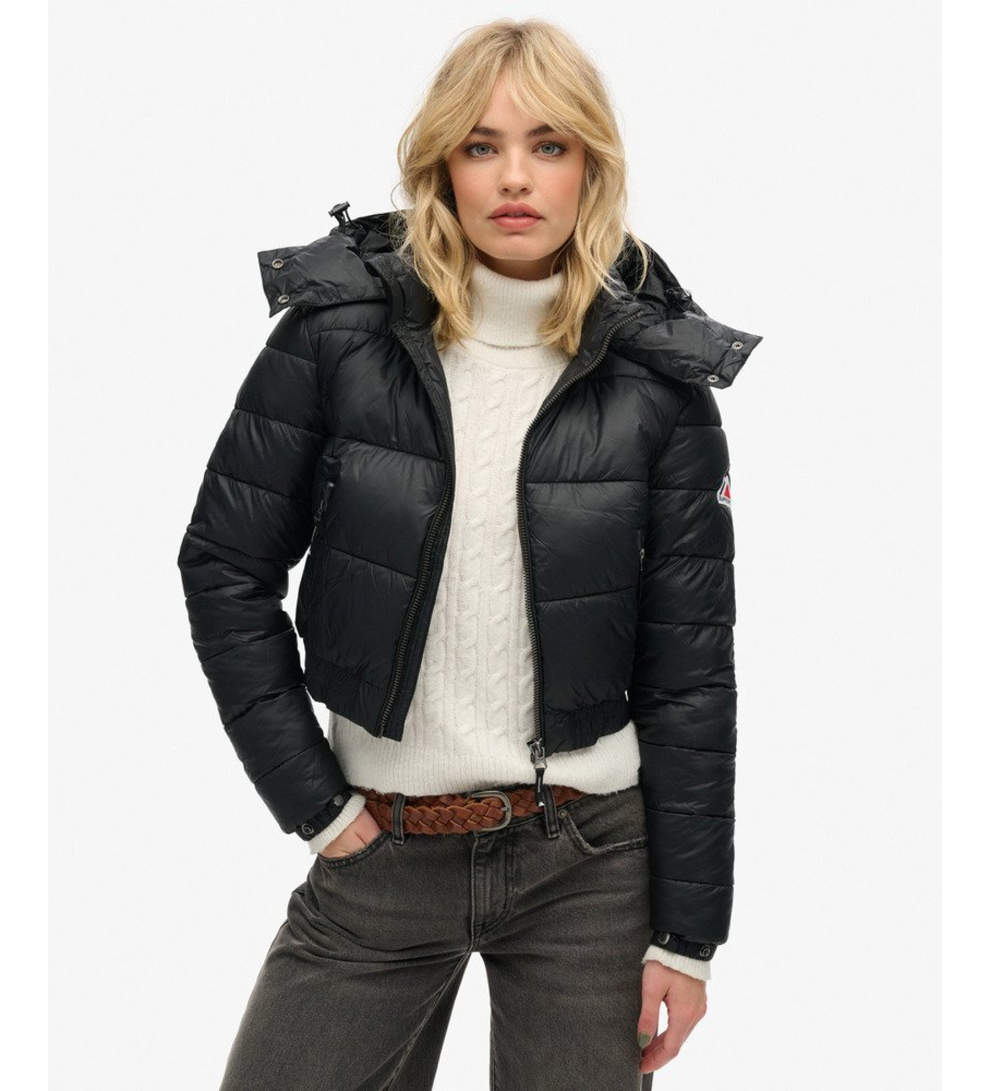 Superdry für Damen. W5011682A Fuji Kurzjacke mit Kapuze schwarz (L), Lässig, Nachhaltig, Recyceltes Nylon