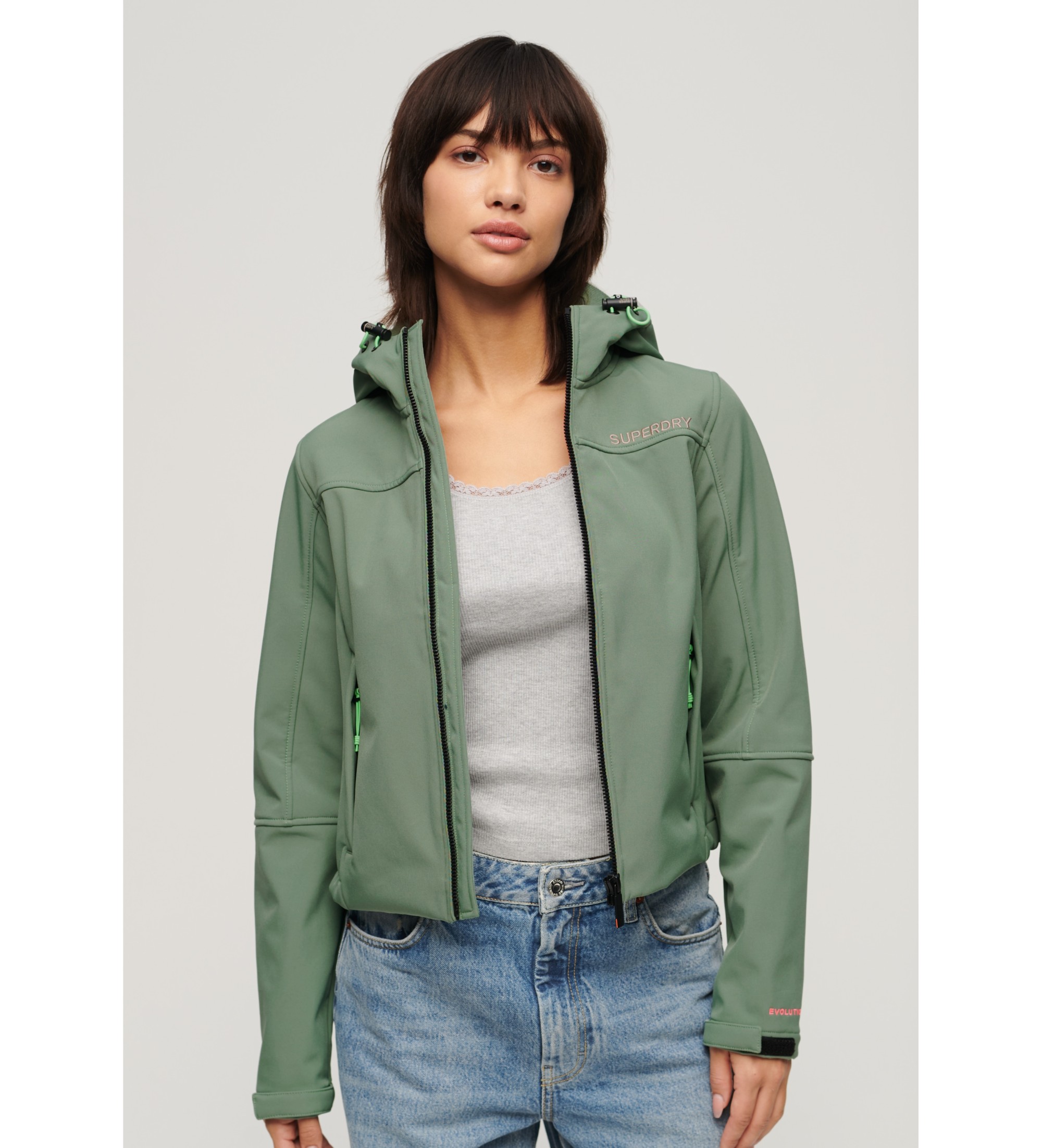 Superdry für Damen. W5011656A Kapuzenjacke aus Softshell-Gewebe Trekker grün (M), Lässig, Polyester, Langarm