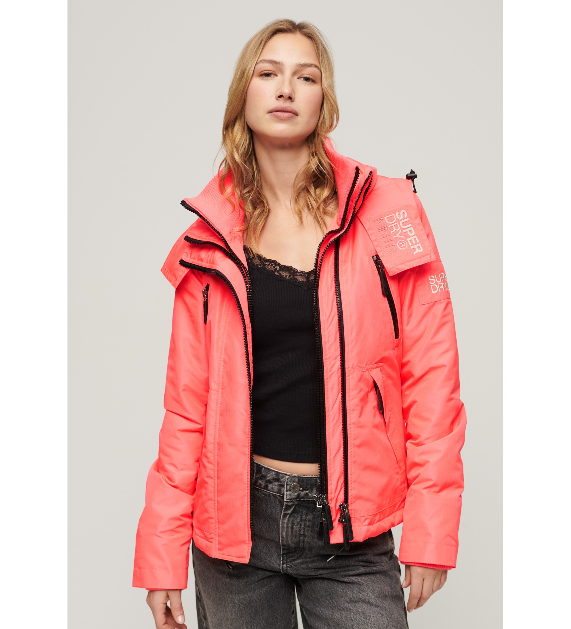 Superdry für Damen. W5011652A Winddichte Mountain Jacke mit Kapuze rosa (L), Lässig, Polyester, Koralle