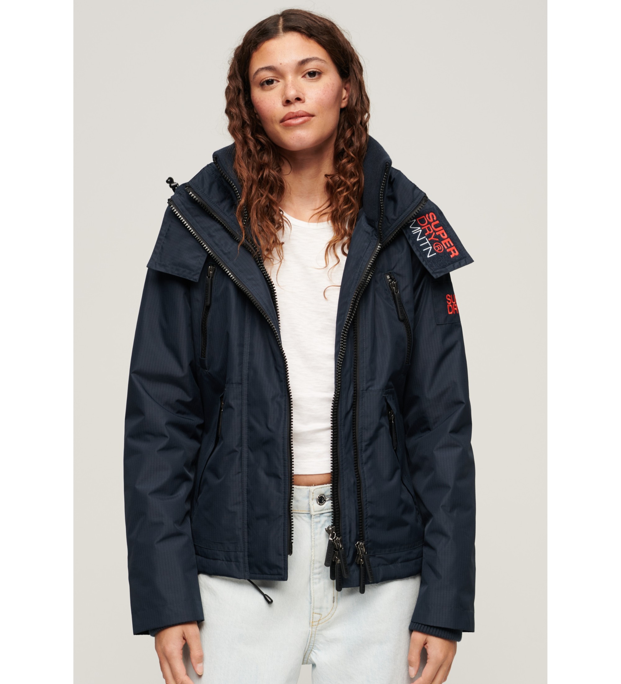 Superdry für Damen. W5011652A Windschutzjacke mit Kapuze Mountain navy (L), Lässig, Polyester, Langarm, Marine