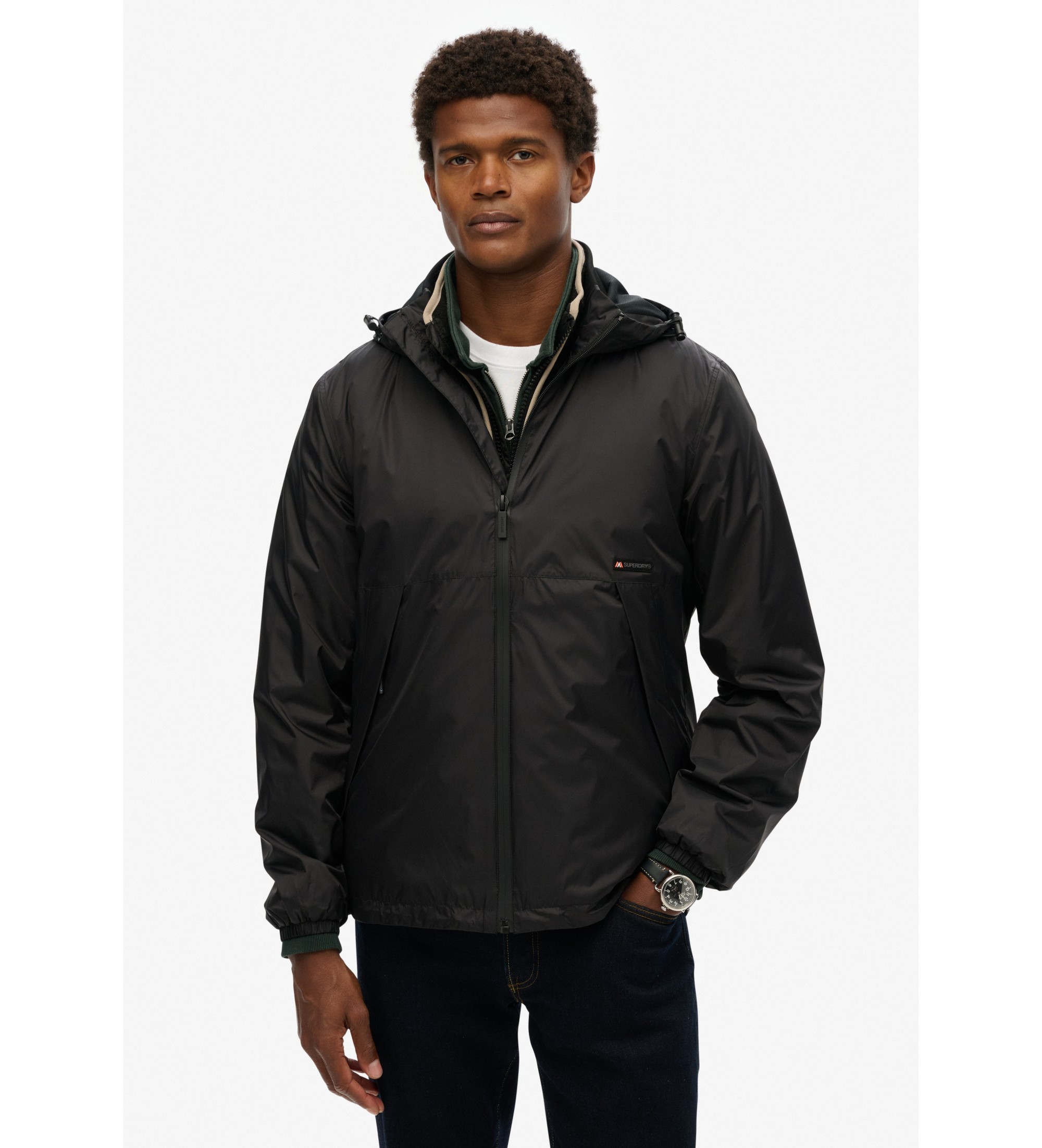 Superdry für Herren. M5012101A Windbreaker Jacke mit Kapuze und Logo schwarz (XL), Lässig, Nachhaltig, Recyceltes Nylon