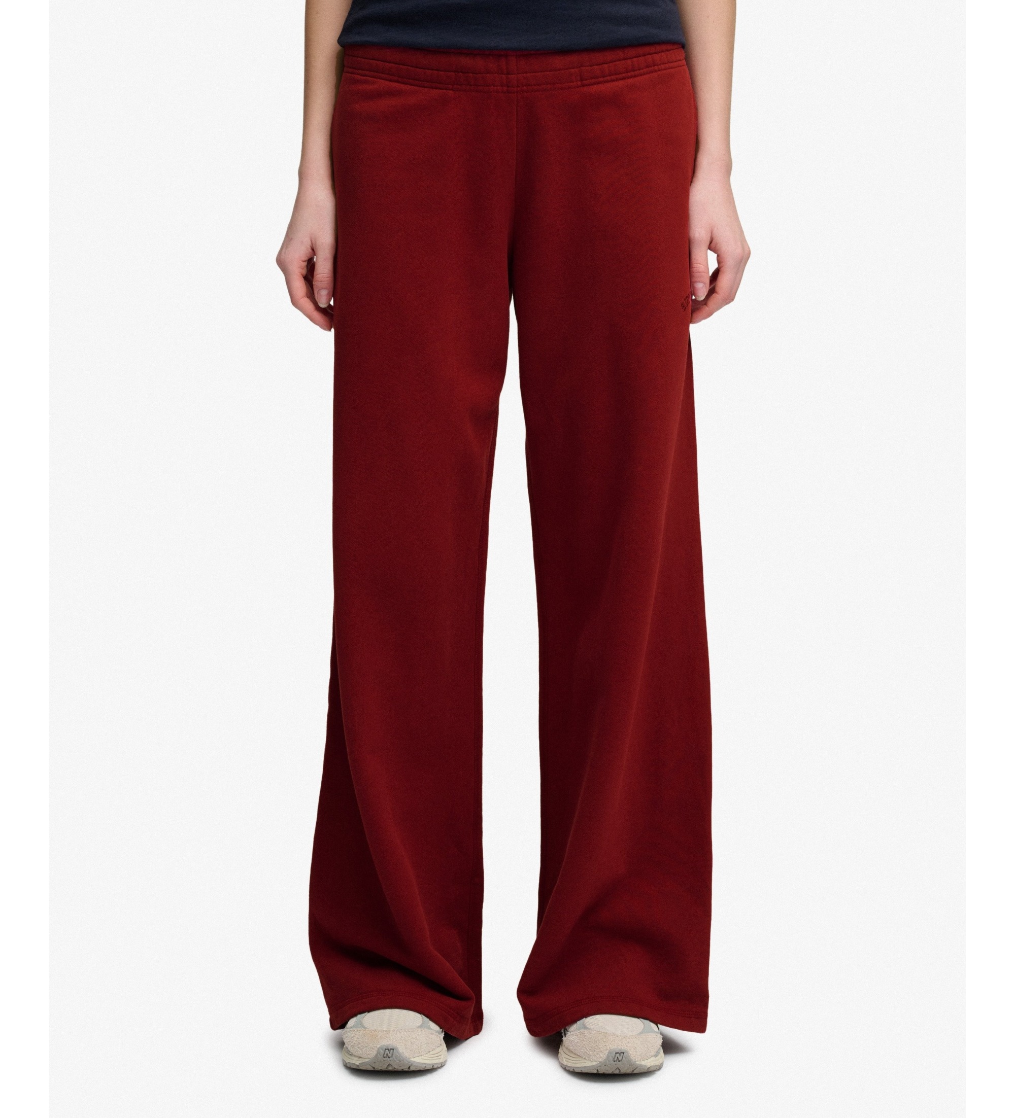 Superdry für Damen. W7011286A Essentials Logo Wide Leg Jogger Hose in Burgunderrot (M), Lässig, Kastanienbraun, Baumwolle