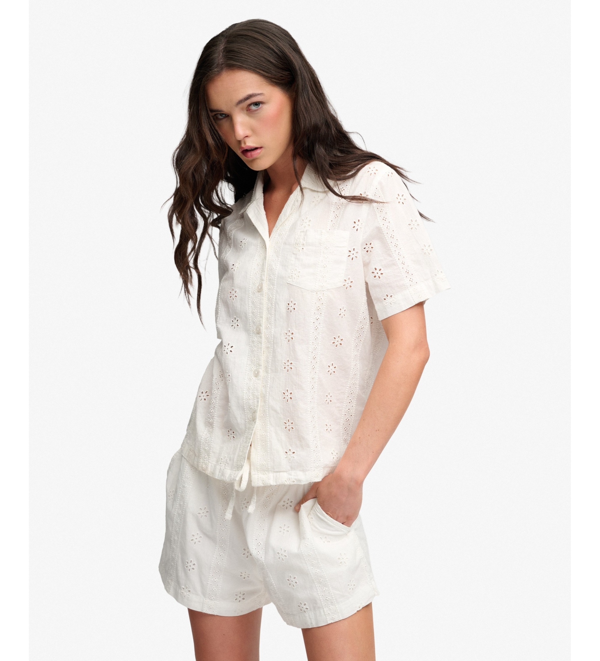 Superdry für Damen. W4010551A Hemd Heritage Broderie Gebrochenes Weiß (XS), Lässig, Kurzarm, Bio-Baumwolle