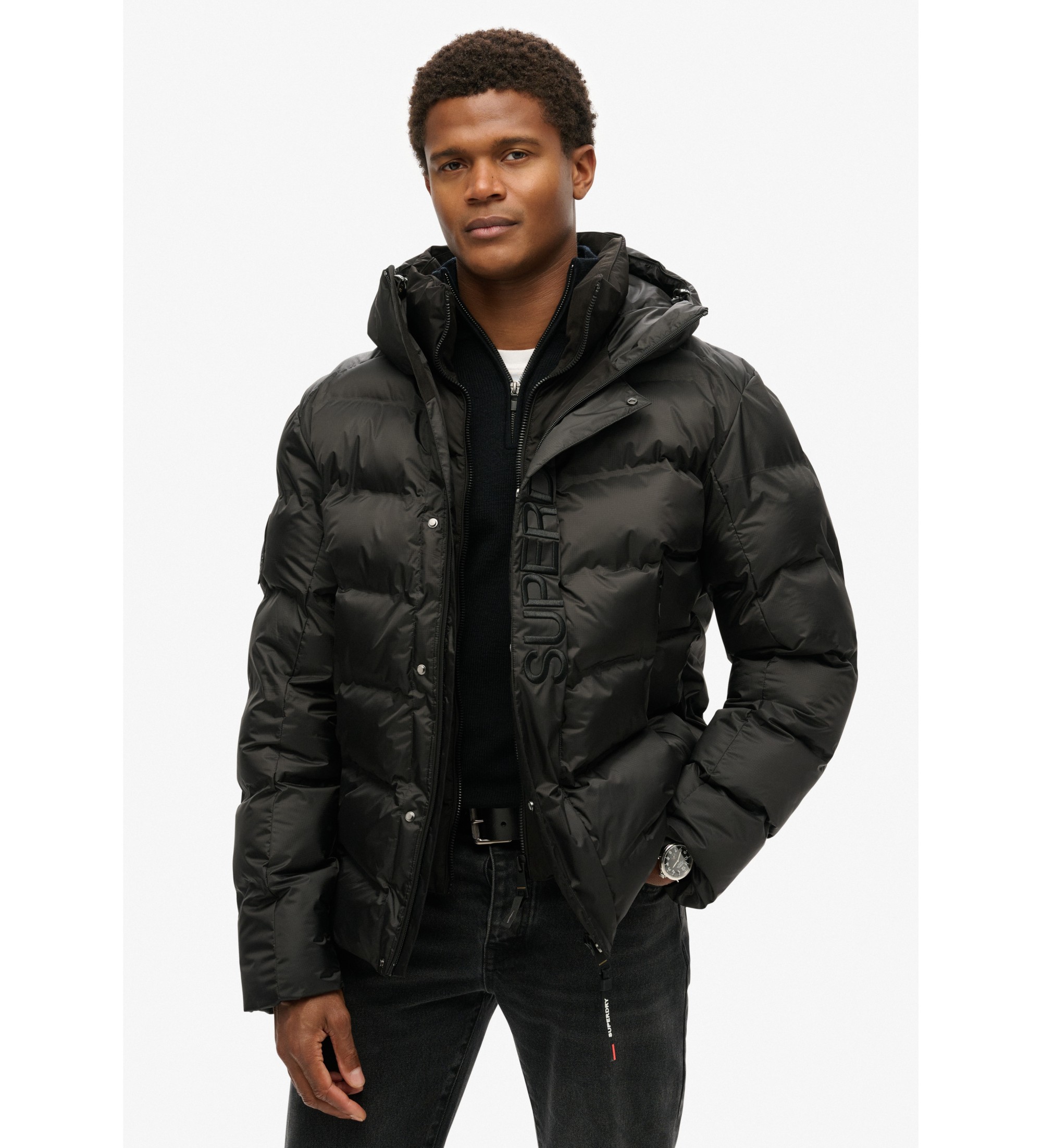 Superdry für Herren. M5011902A Grafik Puffermantel schwarz (S), Lässig, Recyceltes Polyester, Nachhaltig
