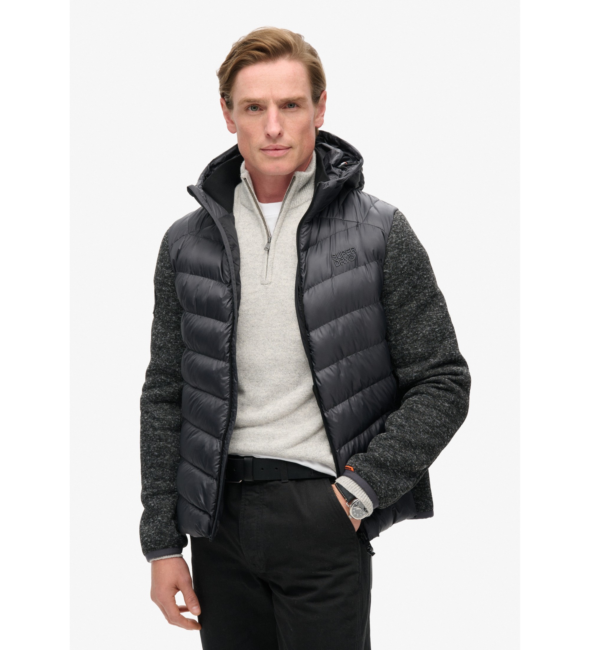 Superdry für Herren. M5012042A Hybrid-Strickjacke mit Kapuze Sturmgrau (M), Lässig, Recyceltes Polyester, Nachhaltig