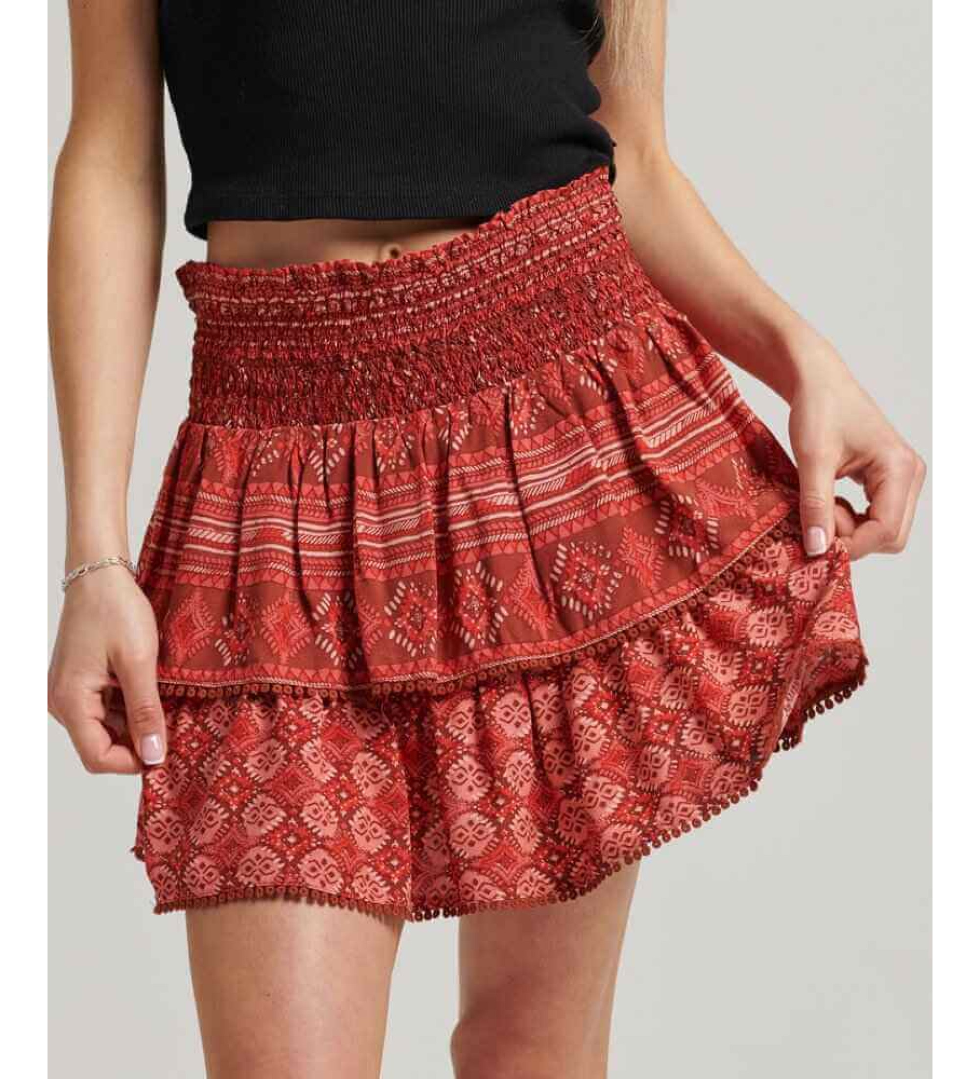 Superdry für Damen. W7210264A Stufenförmiger Mini-Rock mit rotem Vintage-Logo (M), Lässig, Viskose