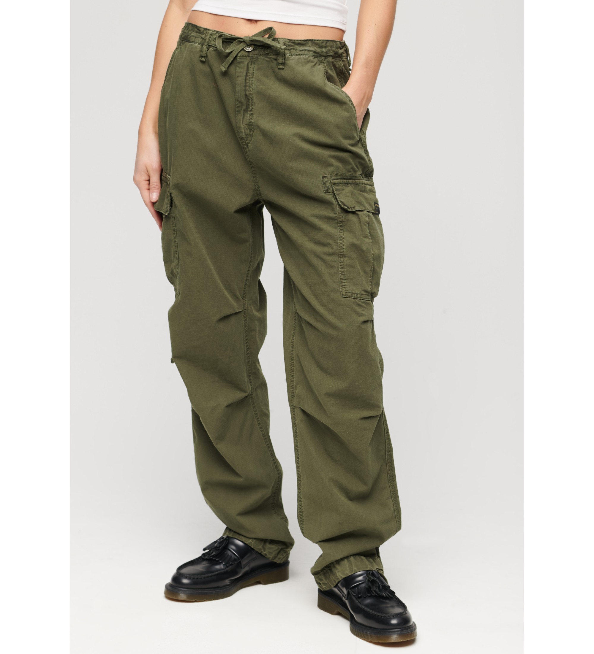 Superdry für Damen. W7011070A Niedrig geschnittene Cargohose Für Grün (30/32), Lässig, Baumwolle