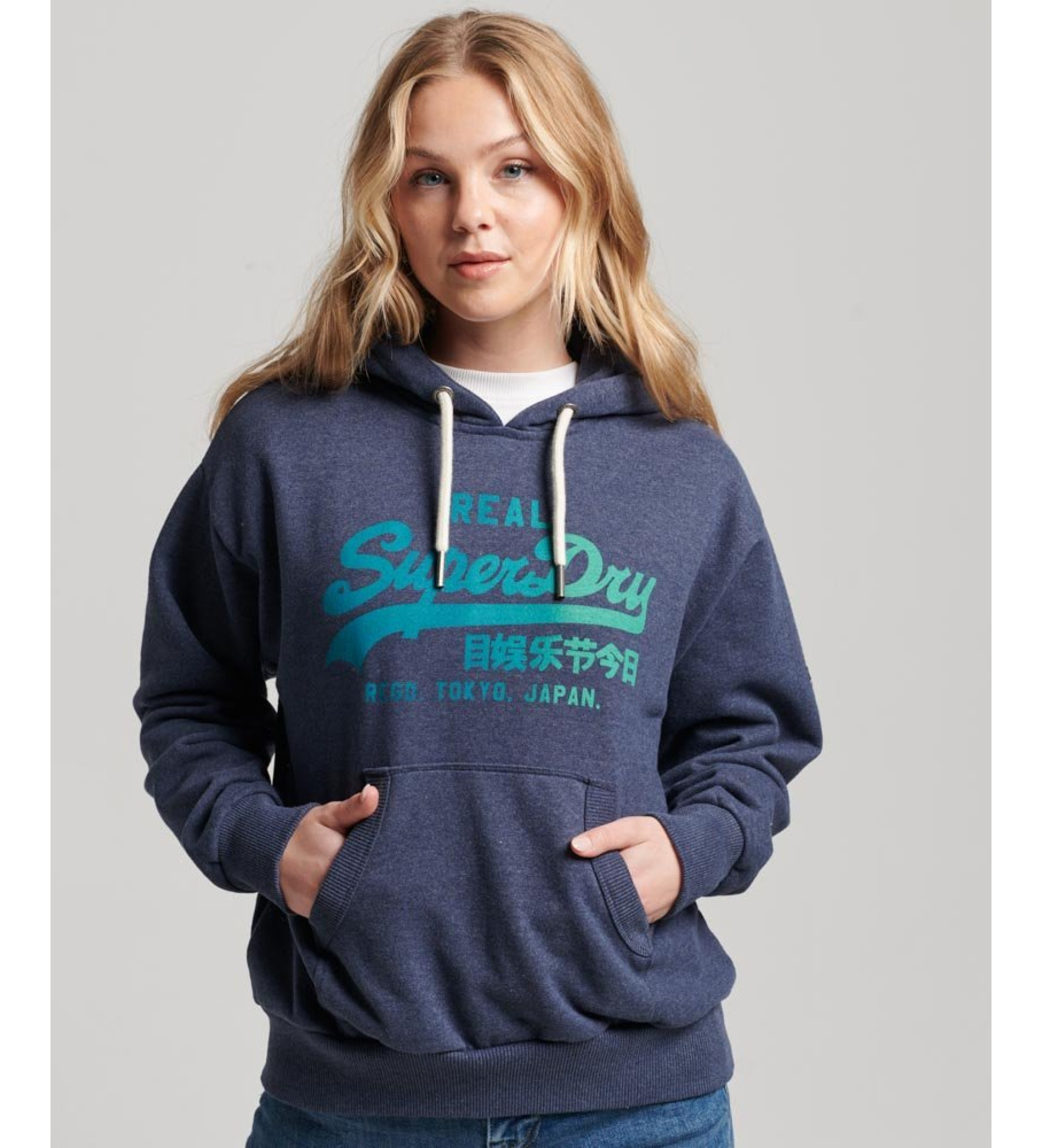 Superdry für Damen. W2011957A Blaues Grafik-Sweatshirt (L), Lässig, Sportlich, Recyceltes Polyester, Nachhaltig, Marine