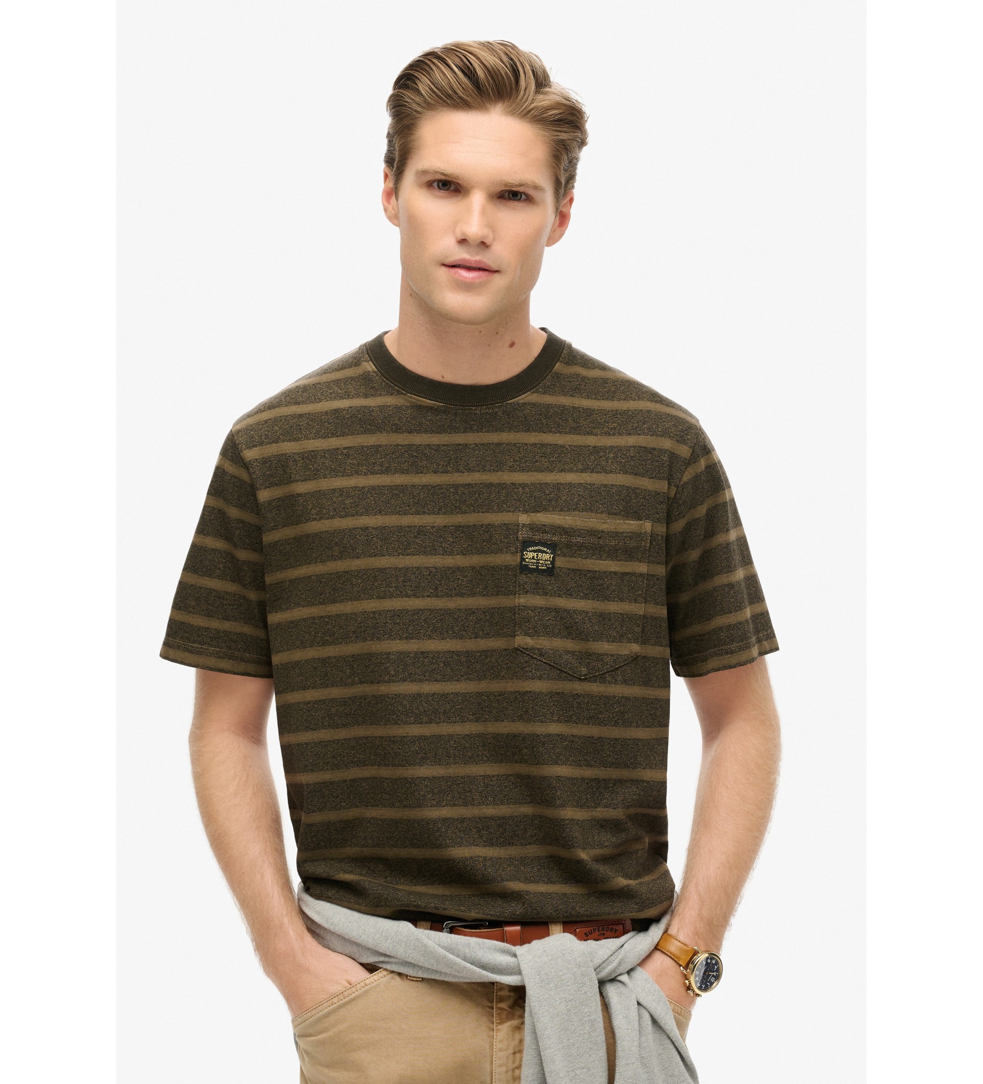 Superdry für Herren. M1012043A Gestreiftes T-Shirt mit brauner Tasche (L), Lässig, Baumwolle, Kurzarm