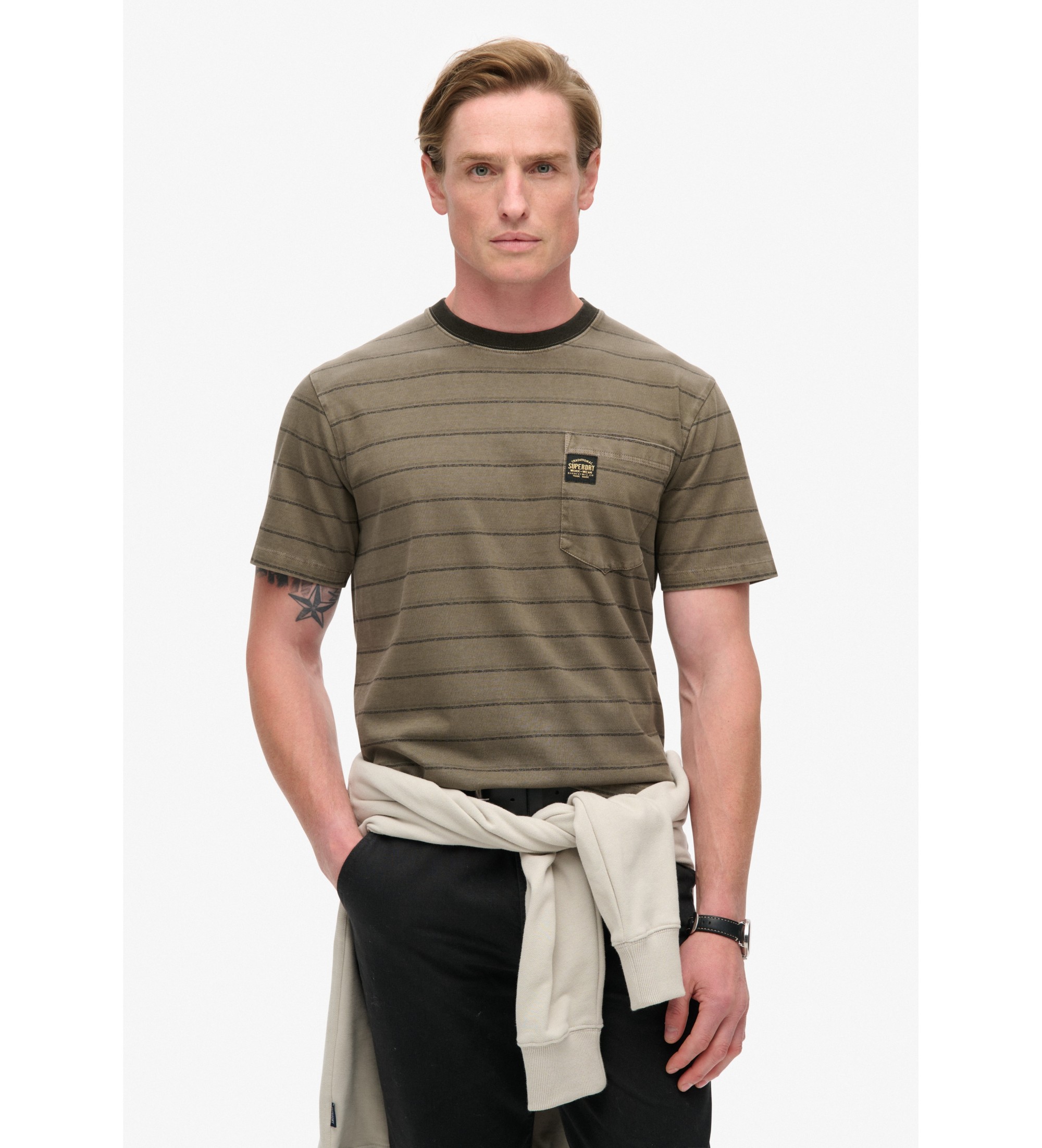 Superdry für Herren. M1012043A Gestreiftes T-Shirt mit brauner Tasche (XL), Lässig, Baumwolle, Kurzarm