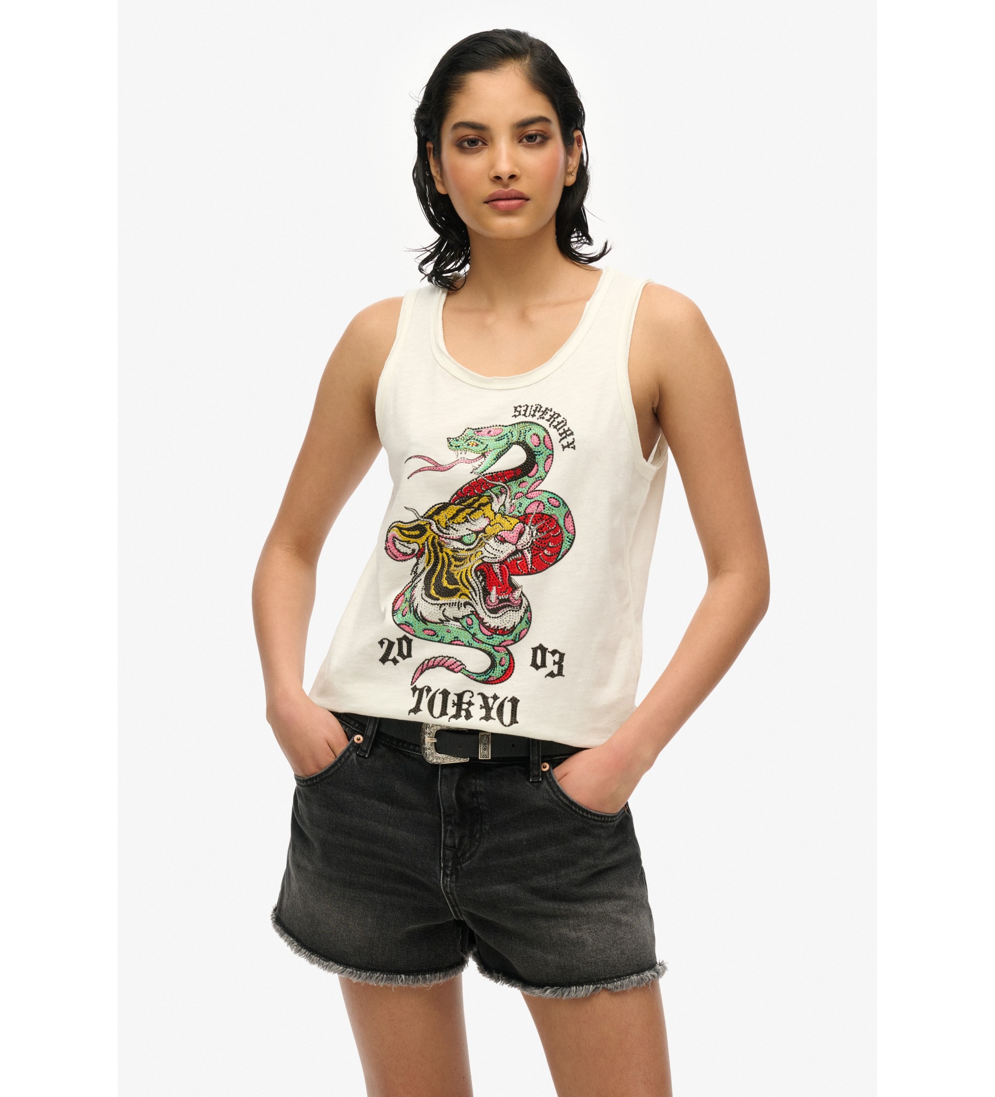 Superdry für Damen. W6012044A Ärmelloses Top mit weitem Rundhalsausschnitt und weißem Neo Trad Tattoo (L), Lässig, Baumwolle, Ärmellos / Hos