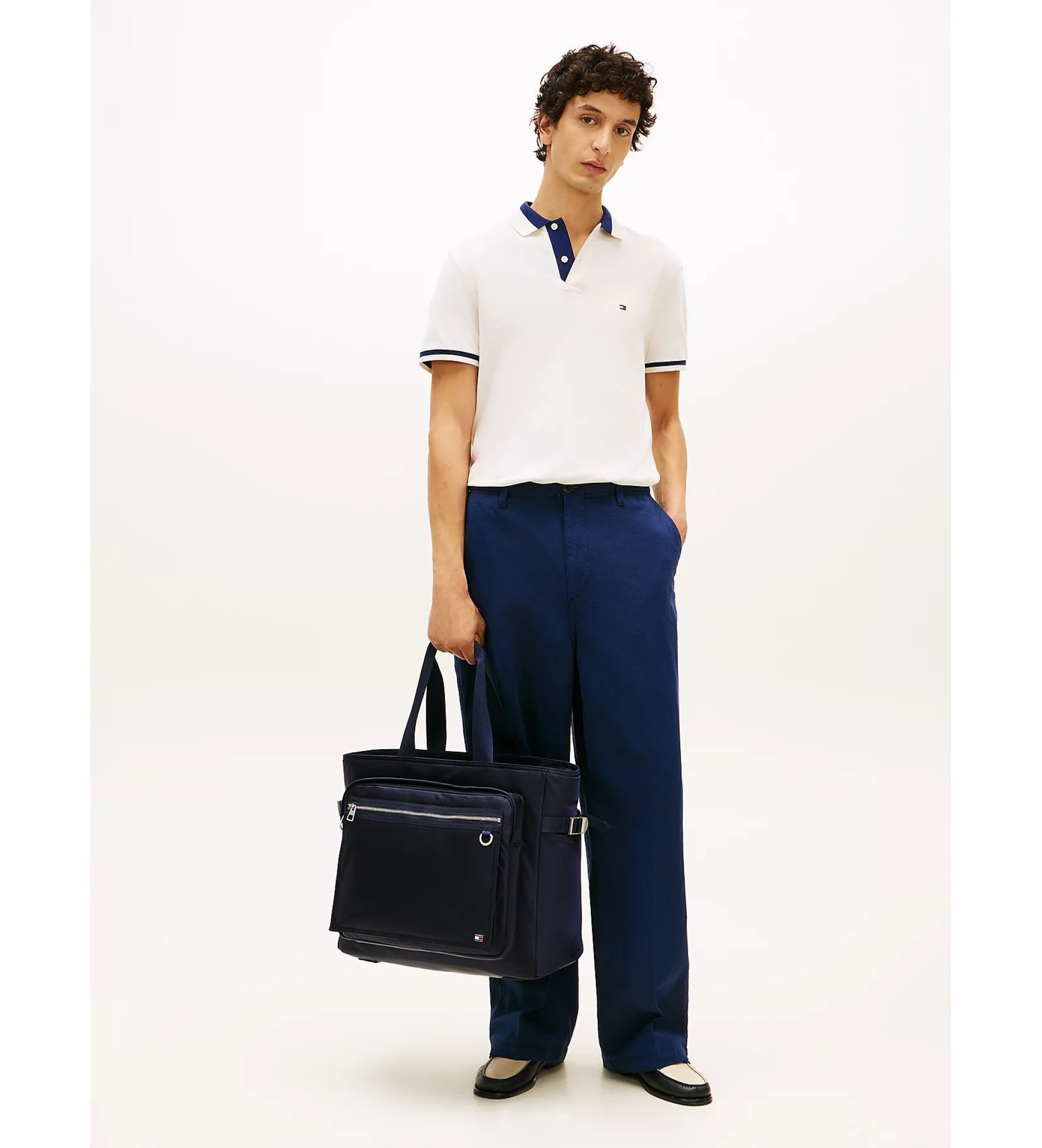 Tommy Hilfiger für Herren. AM0AM14106 Reisetasche mit navy emailliertem Logo (OSFA), Lässig, Nylon, Marine