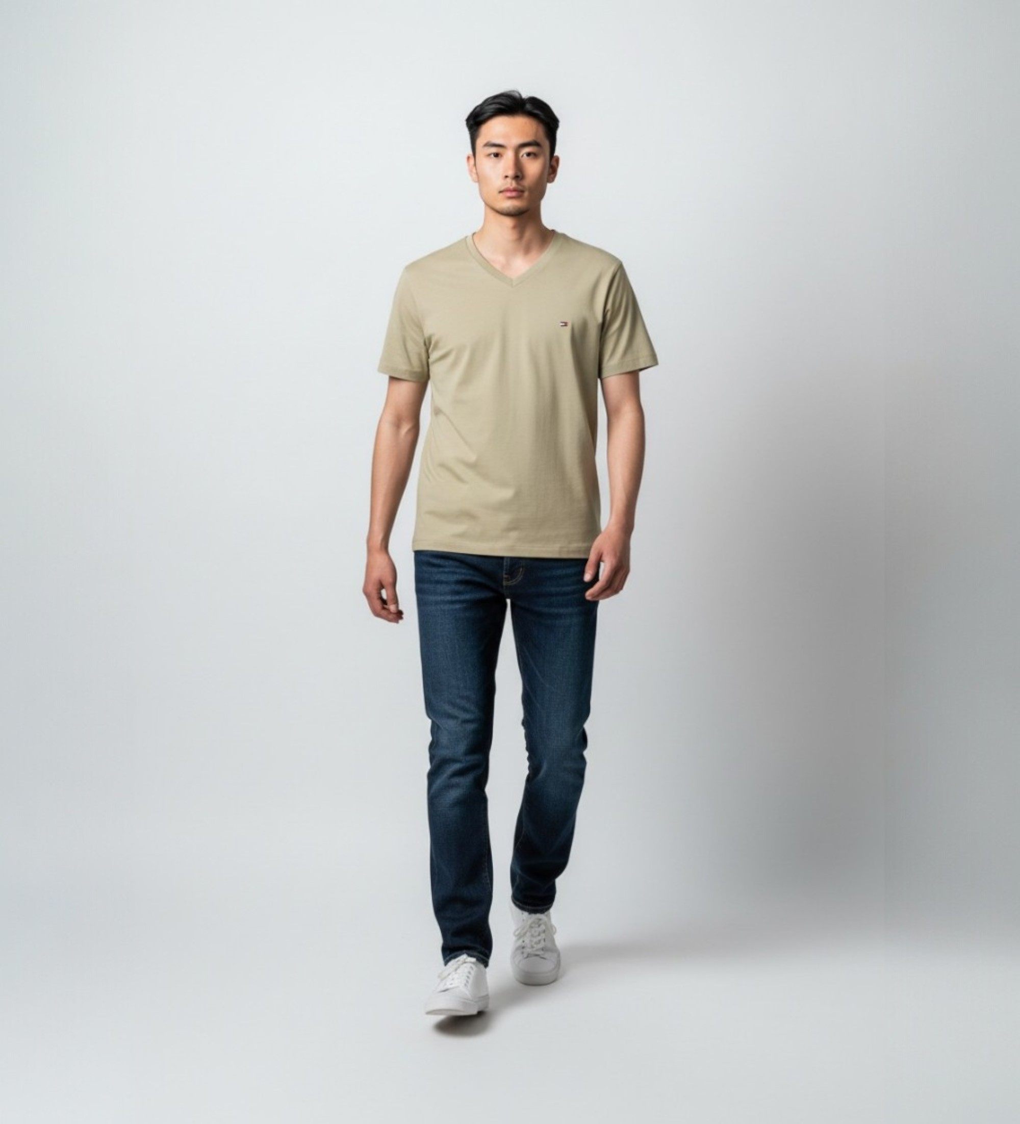 Tommy Hilfiger für Herren. MW0MW39249 T-Shirt mit V-Ausschnitt und gesticktem Logo khaki (S), Lässig, Grün, Baumwolle, Kurzarm