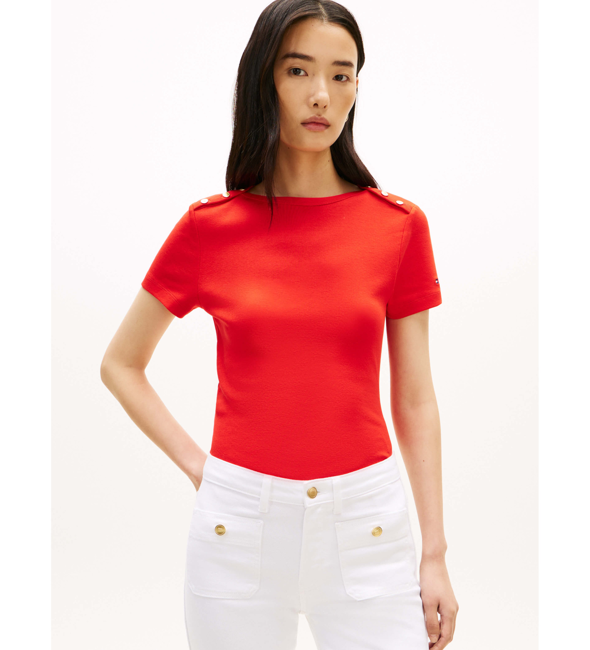 Tommy Hilfiger für Damen. WW0WW49250 Schmal geschnittenes T-Shirt mit Rundhalsausschnitt und roten Knöpfen (M), Lässig, Baumwolle, Kurzarm