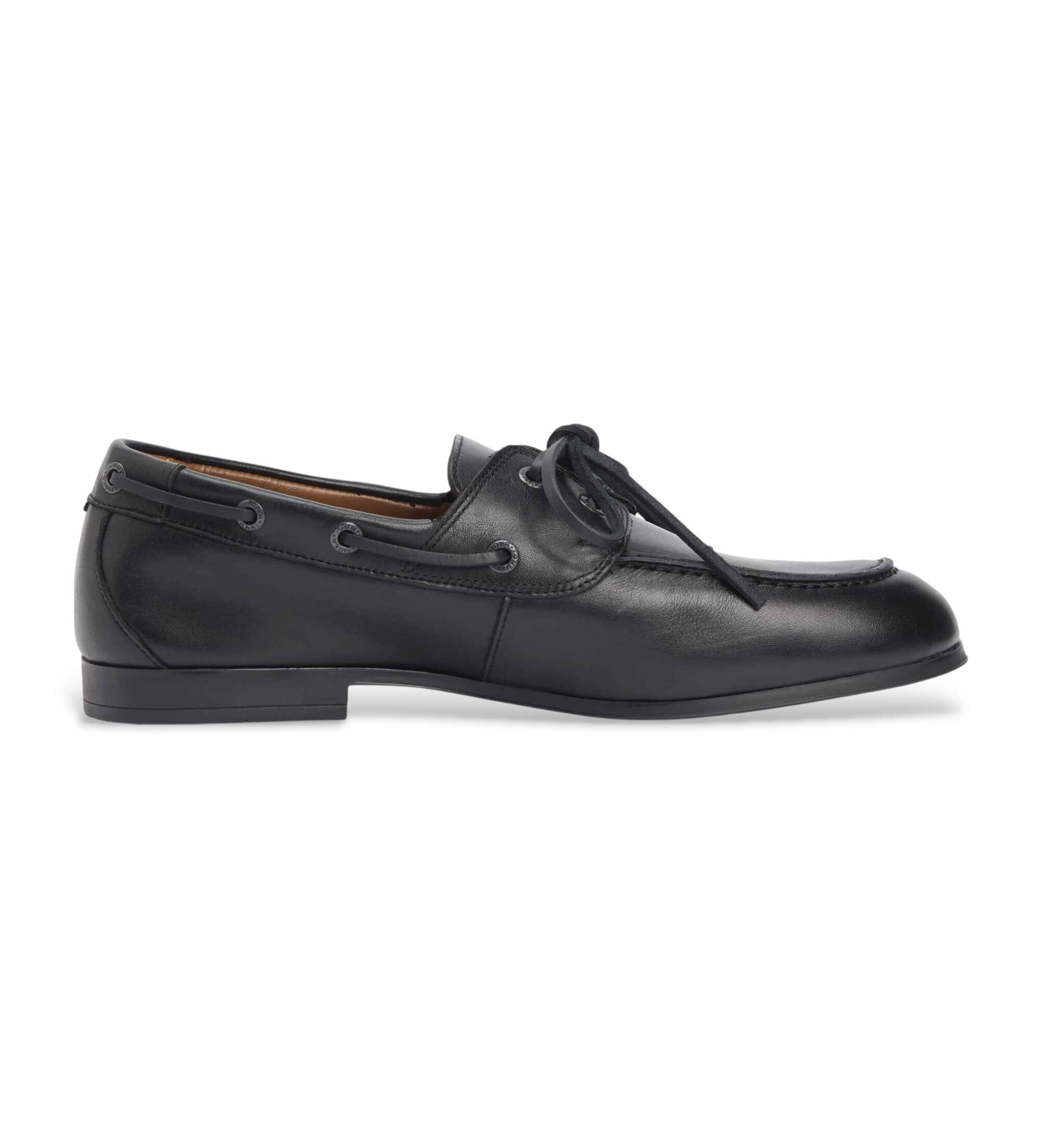 Tommy Hilfiger für Herren. FM0FM05748 Bootsschuhe aus schwarzem geschmeidigem Leder (42), Wohnung, Schnürsenkel, Lässig