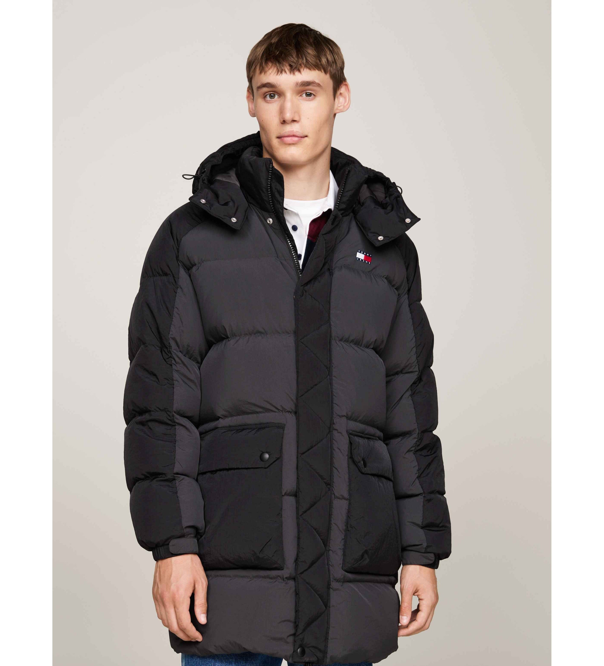 Tommy Jeans für Herren. DM0DM19999 Zweifarbiger Mantel schwarz (S), Lässig, Langarm, Nachhaltig, Recyceltes Nylon