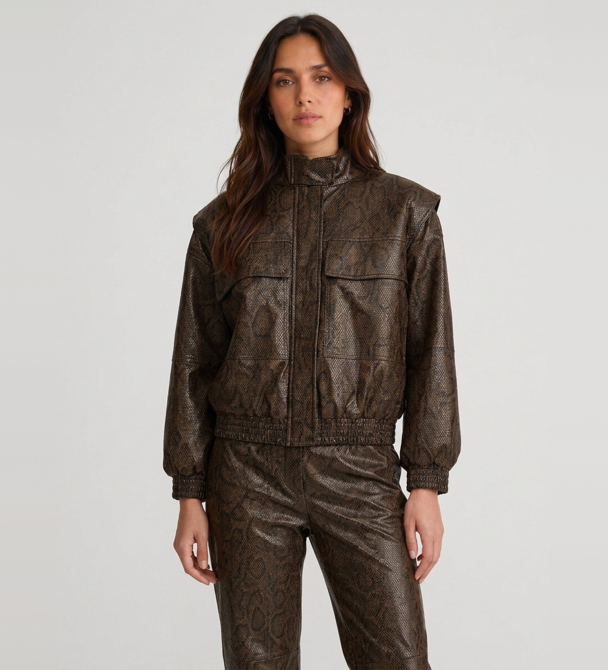 Twinset für Damen. 262TT2280 Bomberjacke aus Lederimitat mit braunem Pythonmuster (40), Lässig, Polyester