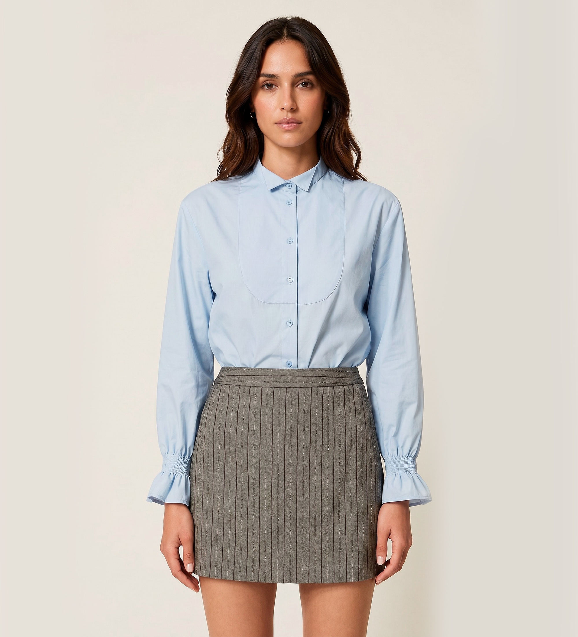Twinset für Damen. 262TF2100 Popeline-Bluse mit blauer Rüsche (44), Lässig, Baumwolle, Langarm
