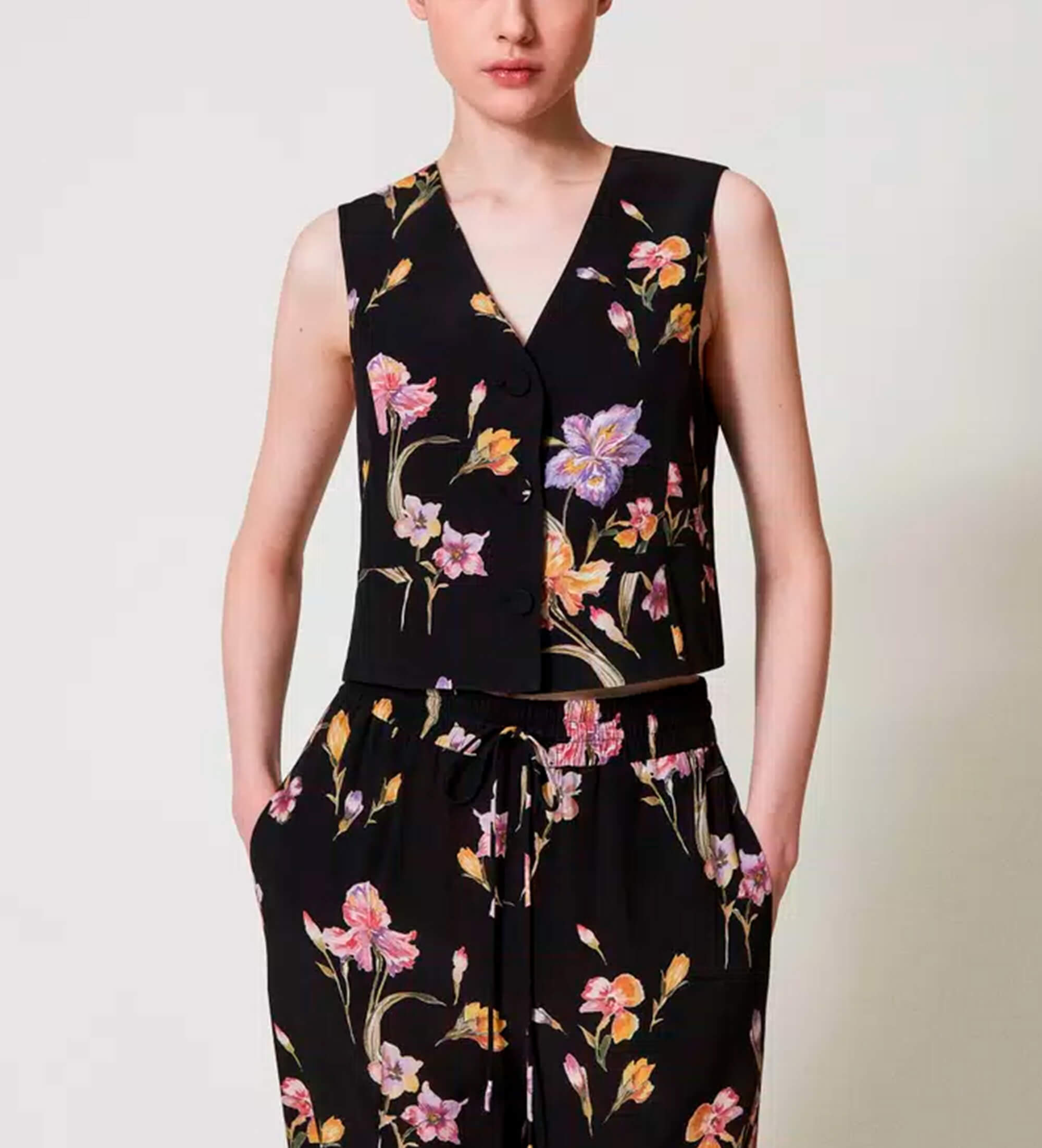Twinset für Damen. 251TP2777 Weste aus Crêpe de Chine mit schwarzen Blumen (44), Lässig, Viskose