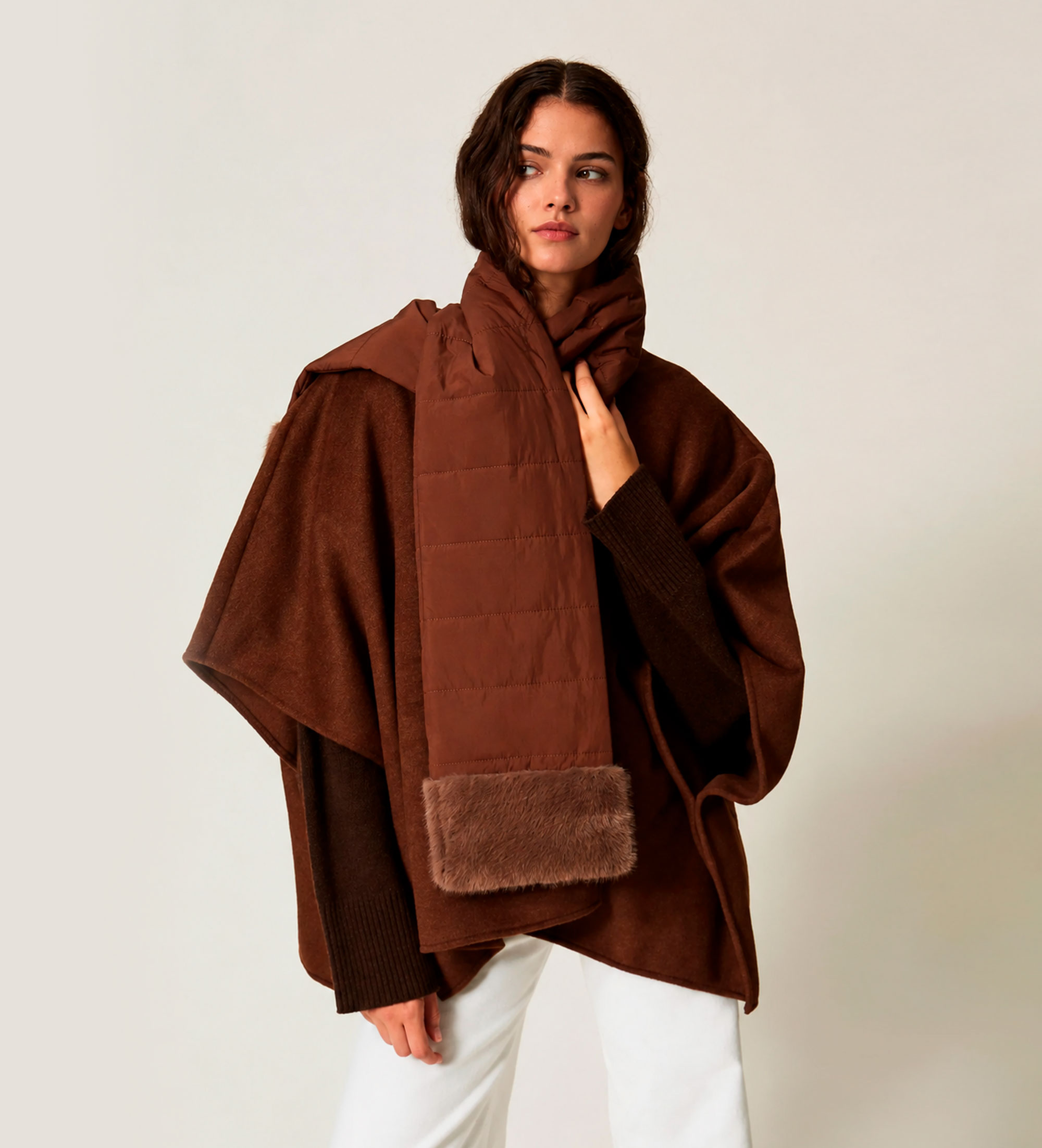 Twinsetvoor vrouwen. 262TO5510 Wollen poncho met bruine sjaal (OSFA), Casual, Polyester