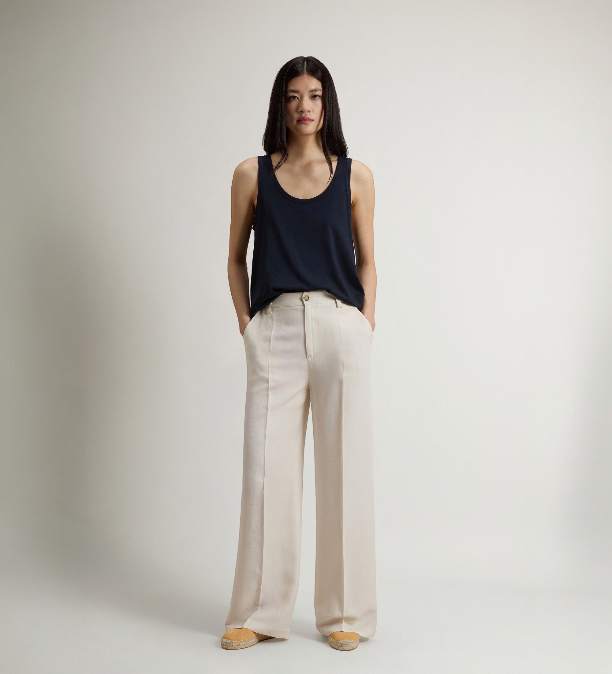 Woolrich für Damen. CFWWTR2025FRUT3043 Beigefarbene Hose aus Leinenmischung (29), Lässig, Lyocell